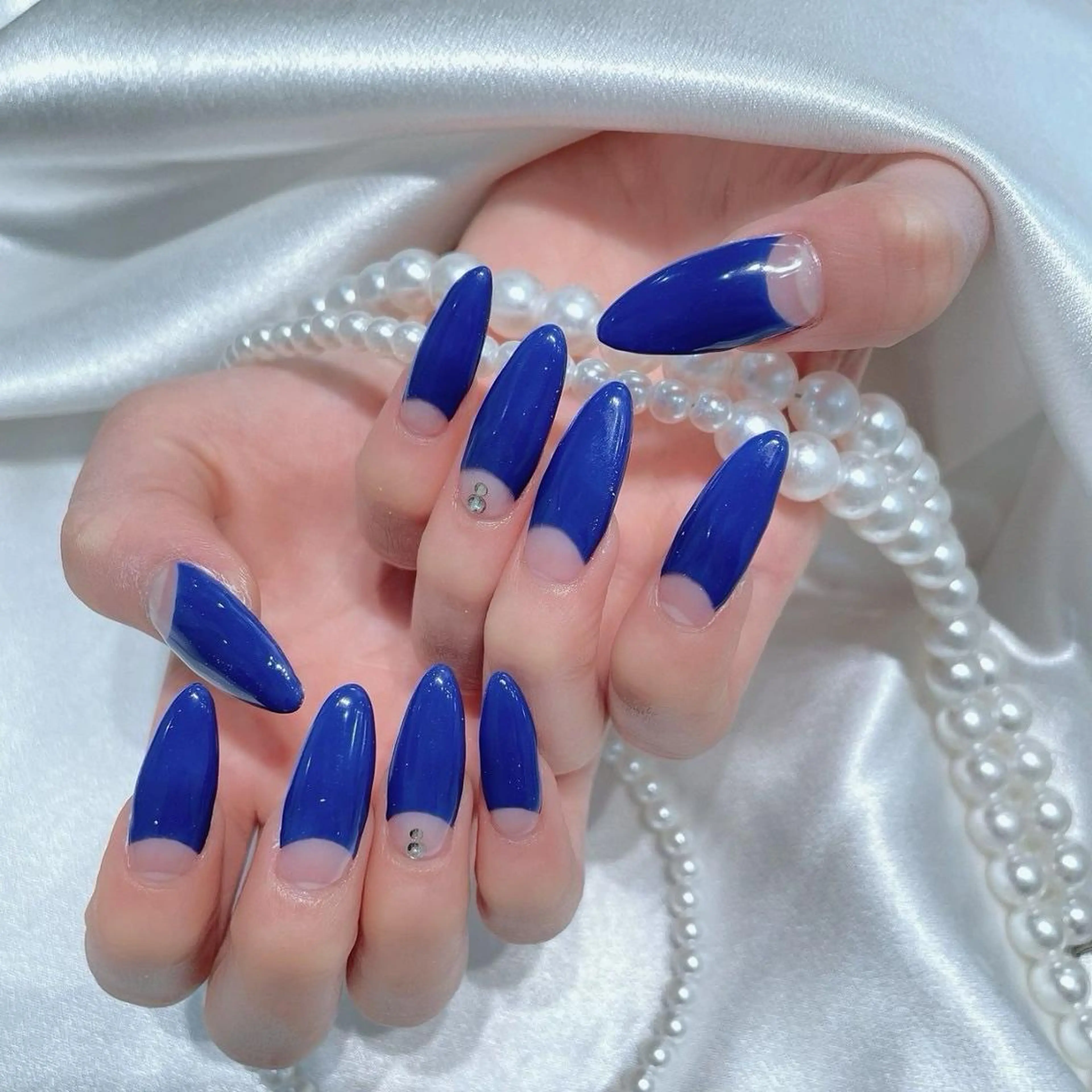 ネイル RAFFINE 月🦋🩵のネイルデザイン