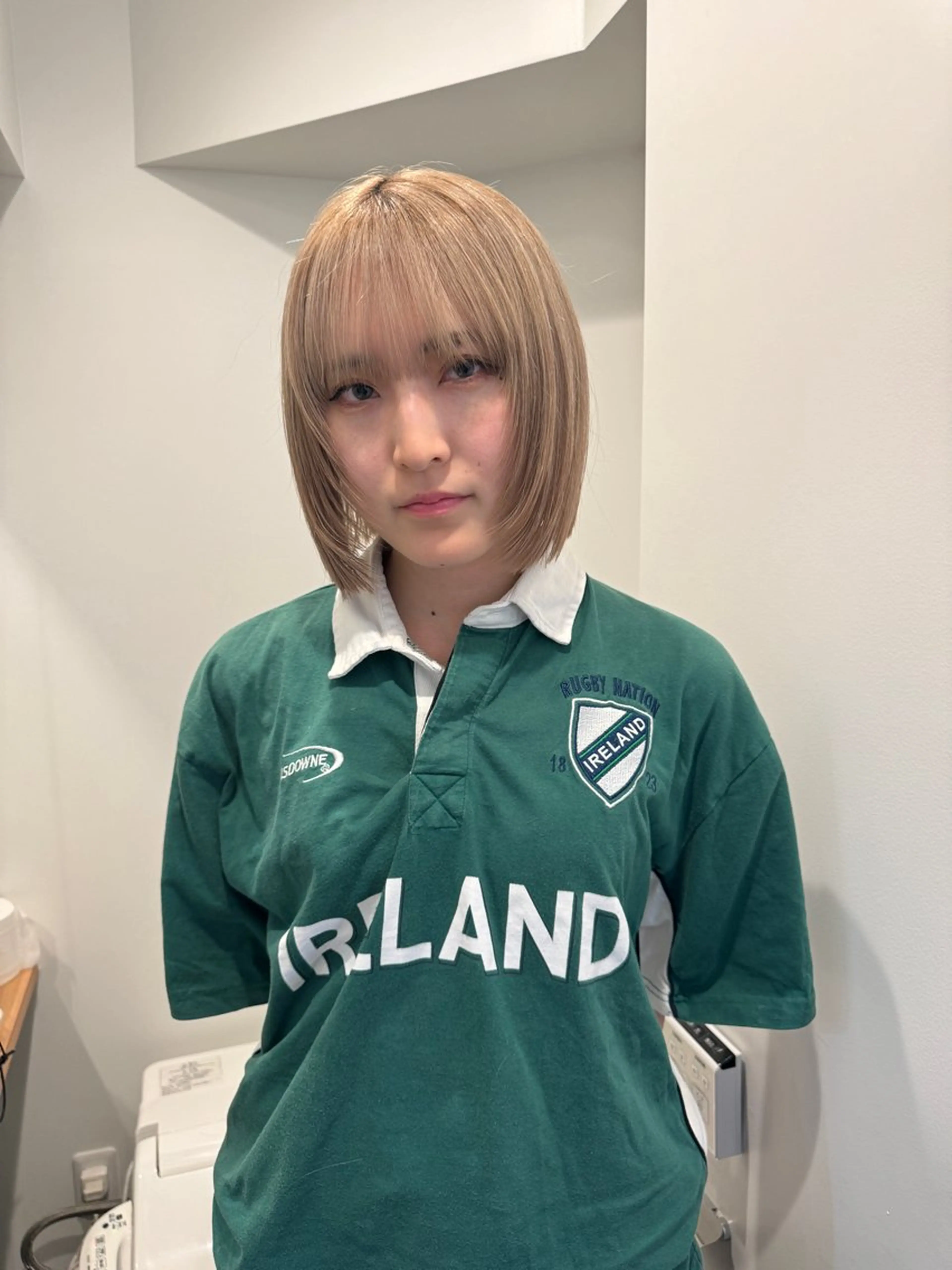 ショート laff 新宿所属・切りっぱなしボブ レイヤー/縮毛矯正のヘアスタイル