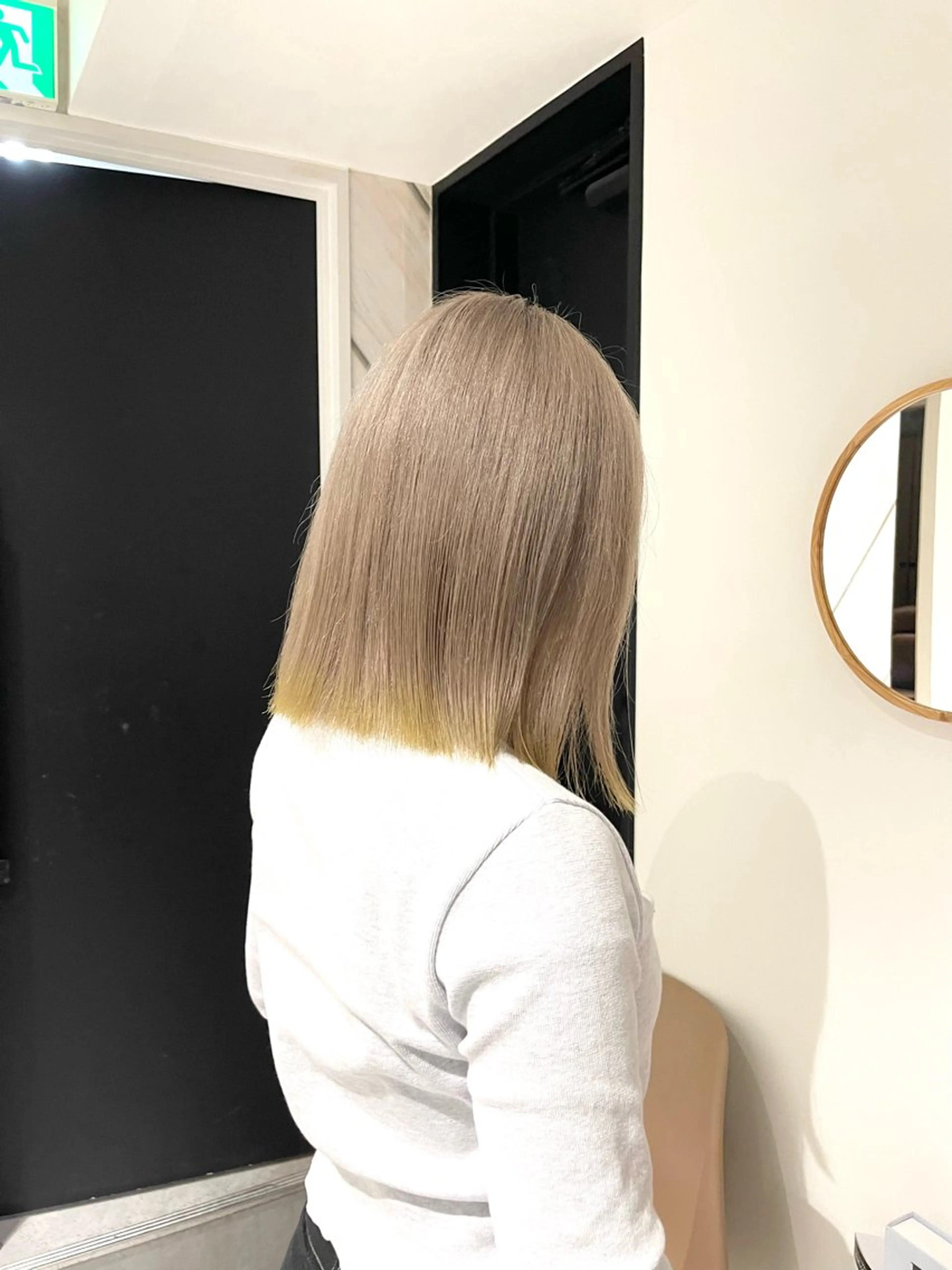 ショート カラー ブリーチ グレージュ イエローカラー fuka/梅田/ ミルクティーベージュのヘアスタイル