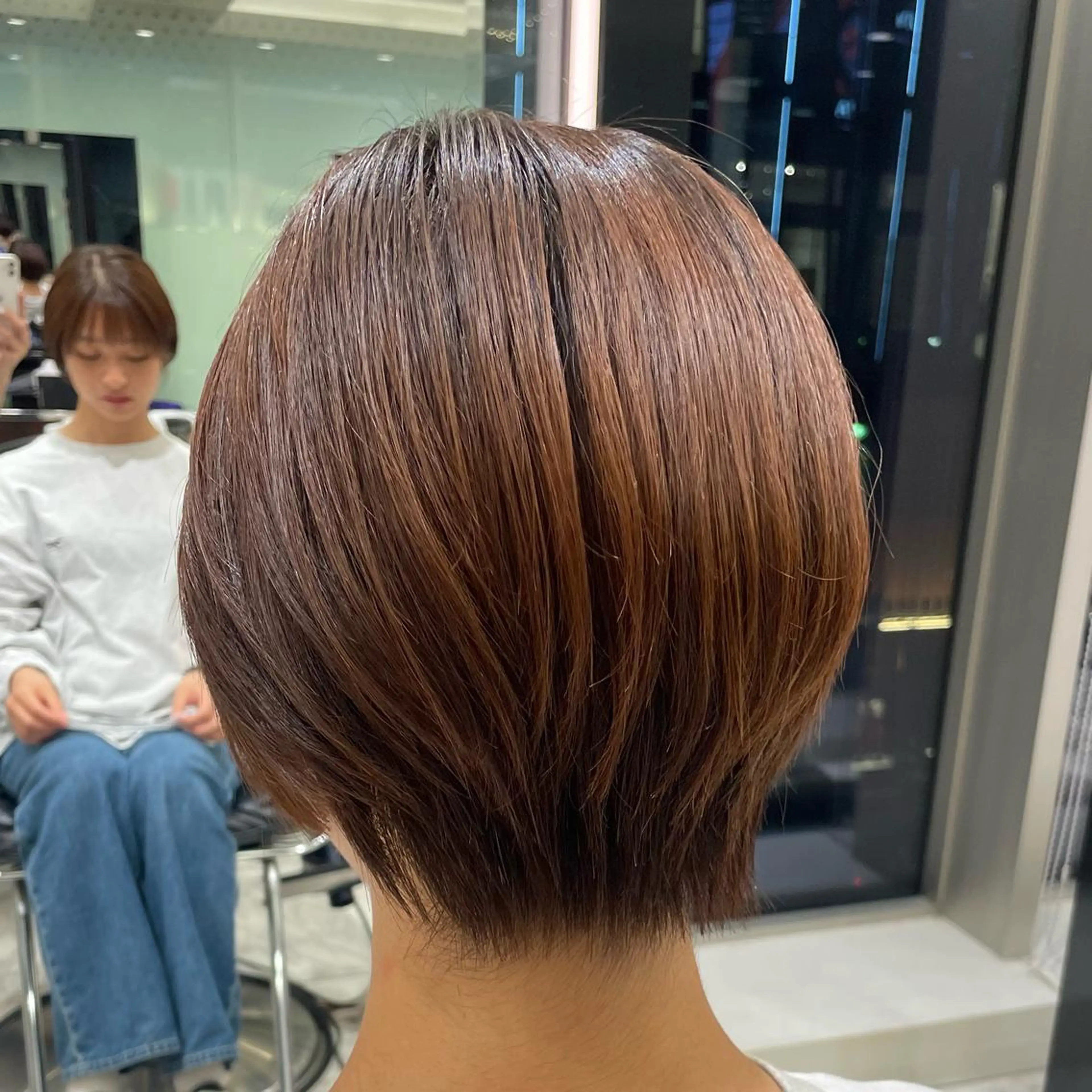 ショート ヘアカラー トリートメント コテ巻き風パーマ✨ 韓国ヘア🤎近下菜央のヘアスタイル