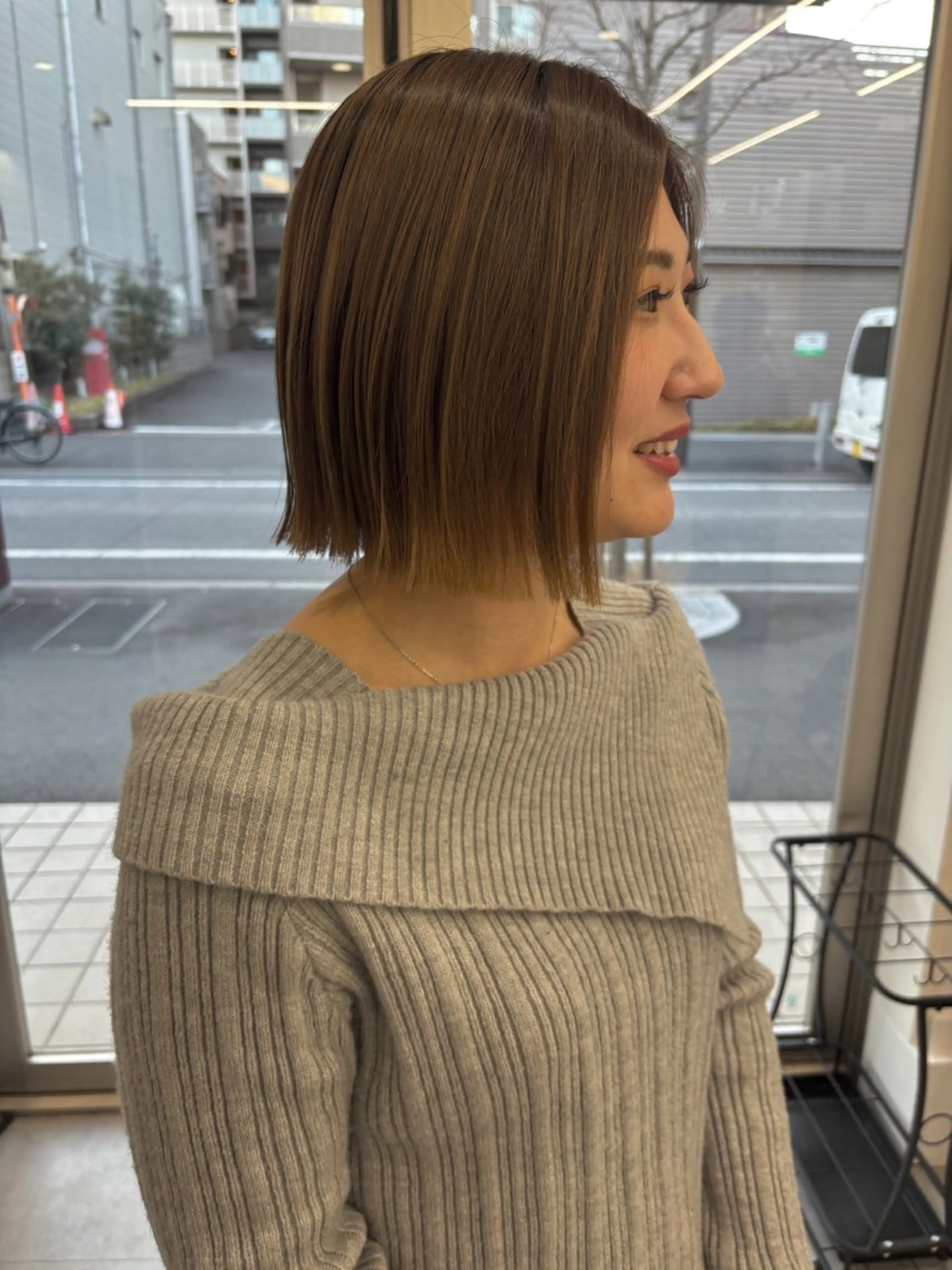 ミディアム 切りっぱなしボブ ボブ カット トリートメント 新村 華奈絵のヘアスタイル