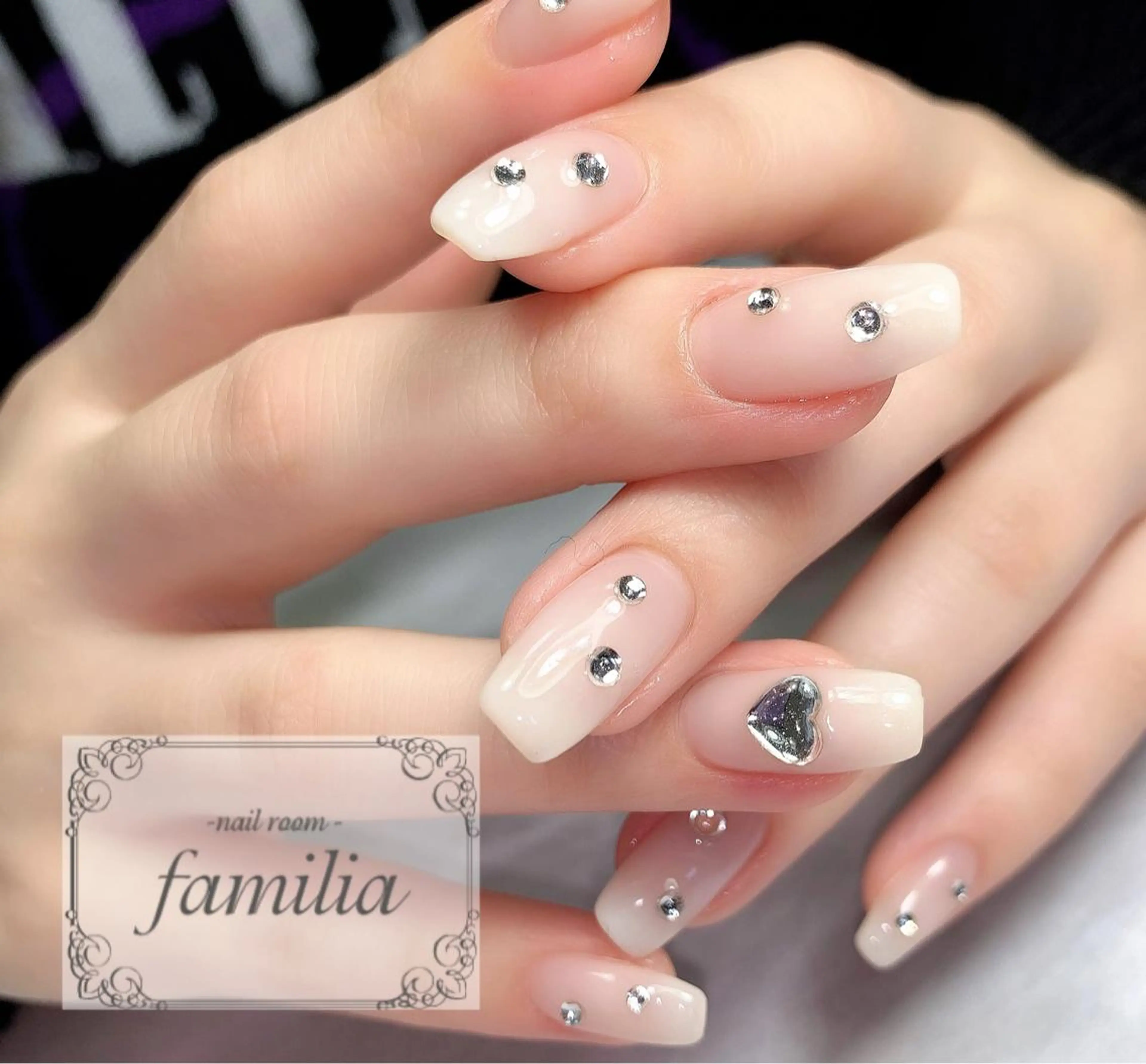 ネイル ハート ストーンネイル ハンドネイル -nailroom- familiaのネイルデザイン