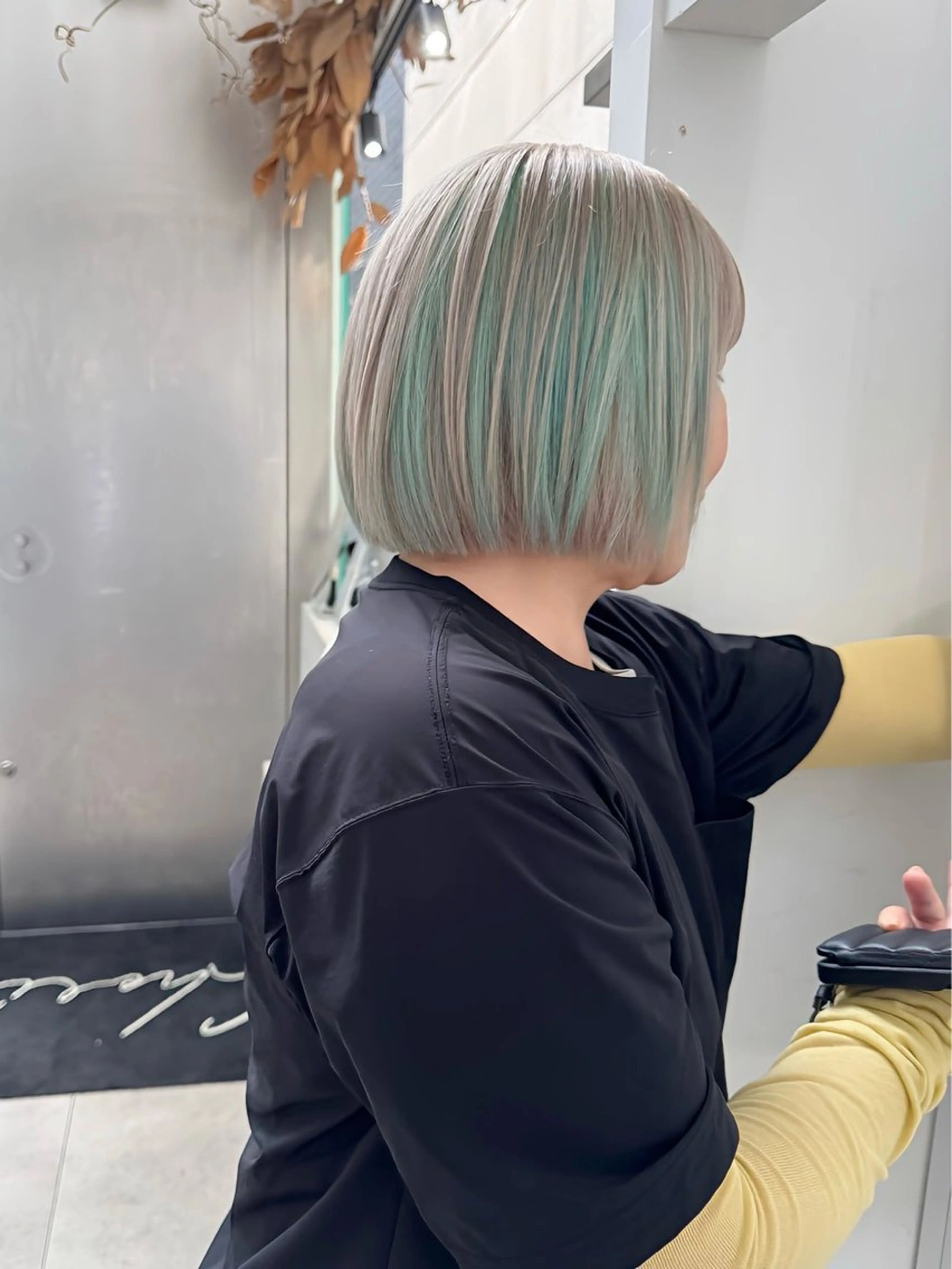 ショート カラー ショートボブ ブリーチ デザインカラー ボブ ショートヘア ヘアカラー トリートメント CHERIEブリーチ ダブルカラー　天神のヘアスタイル
