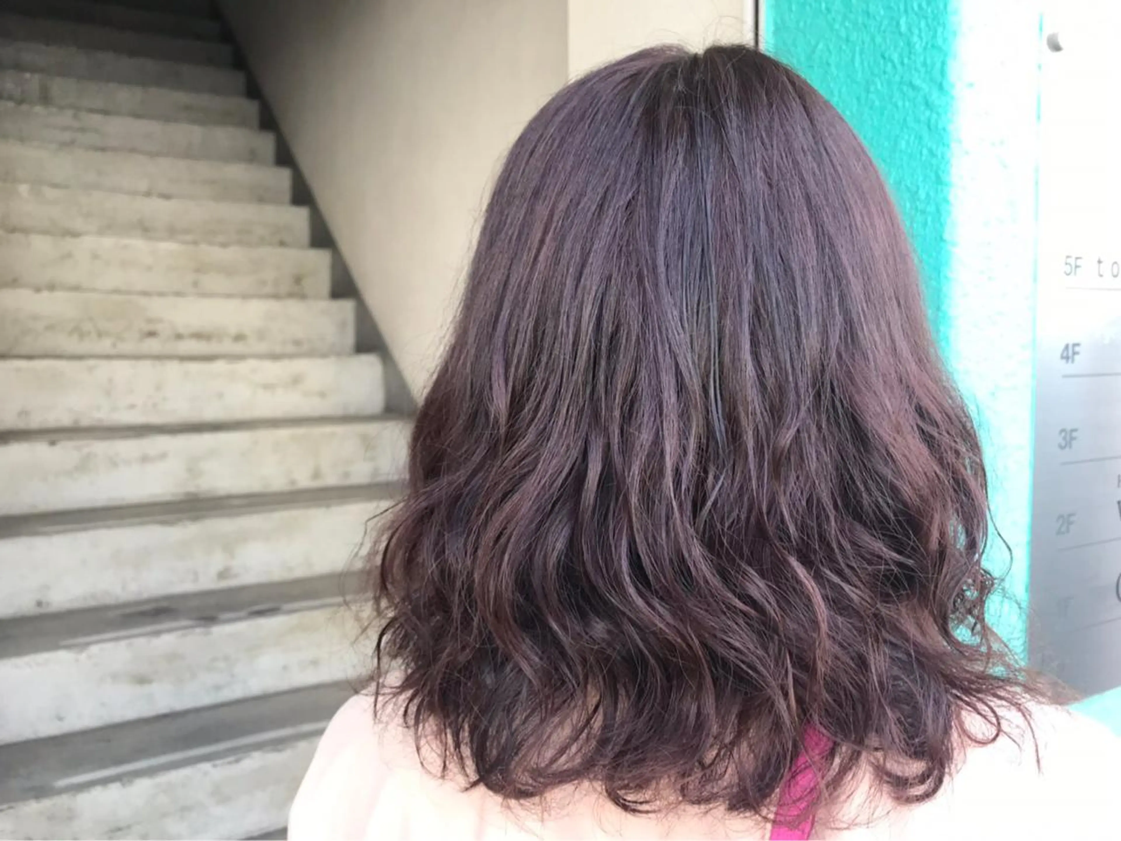 ミディアム ミディアムパーマ アンソメット .のヘアスタイル