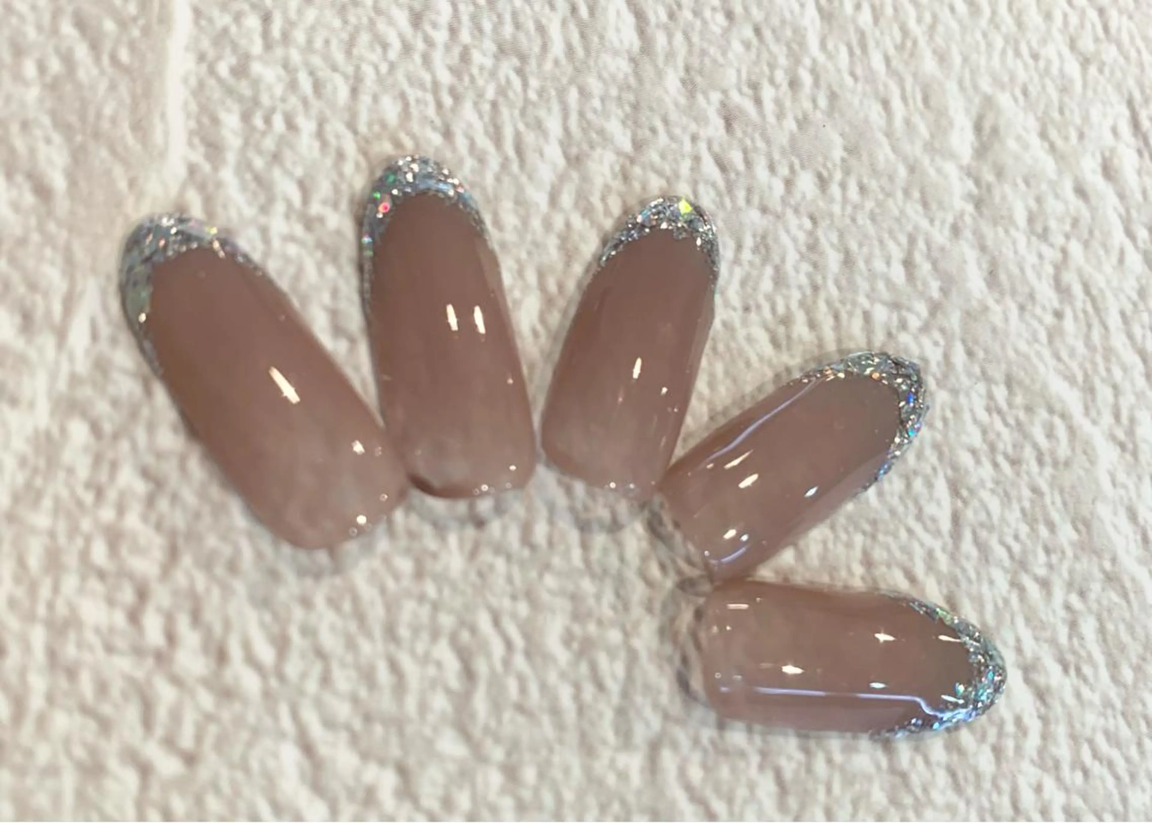 ネイル フレンチネイル ガラスフレンチ coupe ciseauxのヘアスタイル