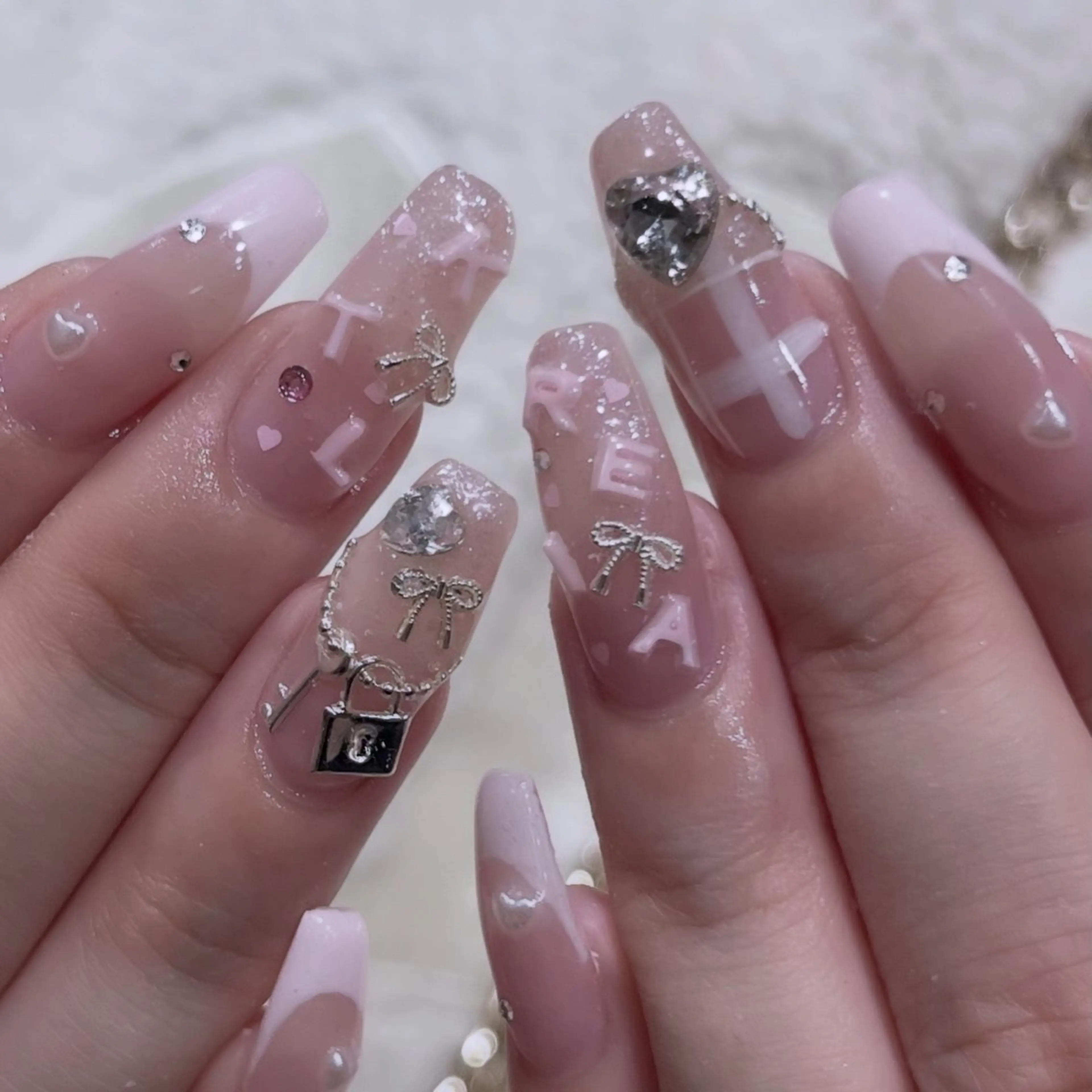 ネイル ハンドネイル 🧁fein. nana🩵のネイルデザイン