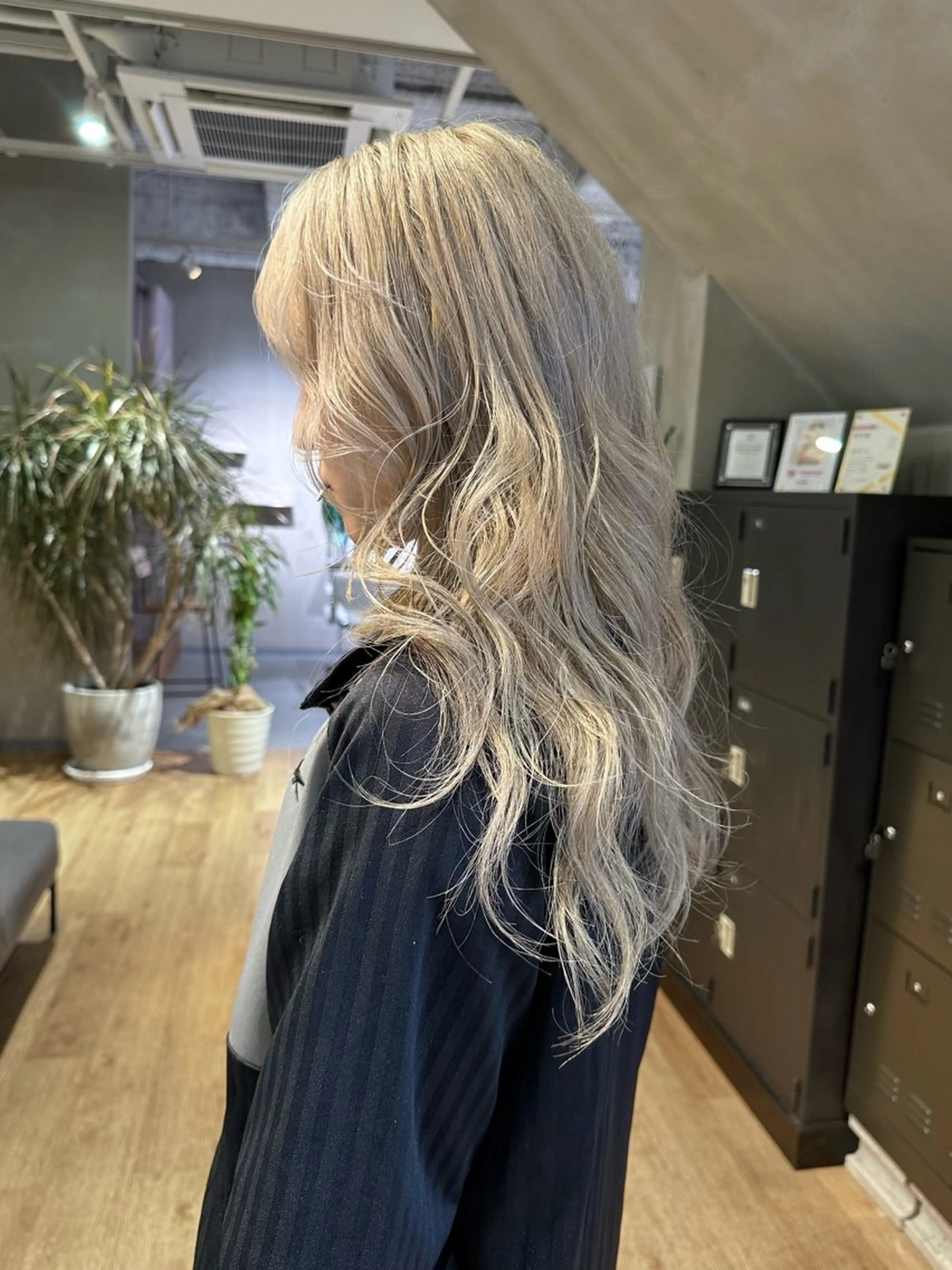 ロング カラー ヘアカラー Nikiita所属・mizuki /ケアブリーチのヘアスタイル