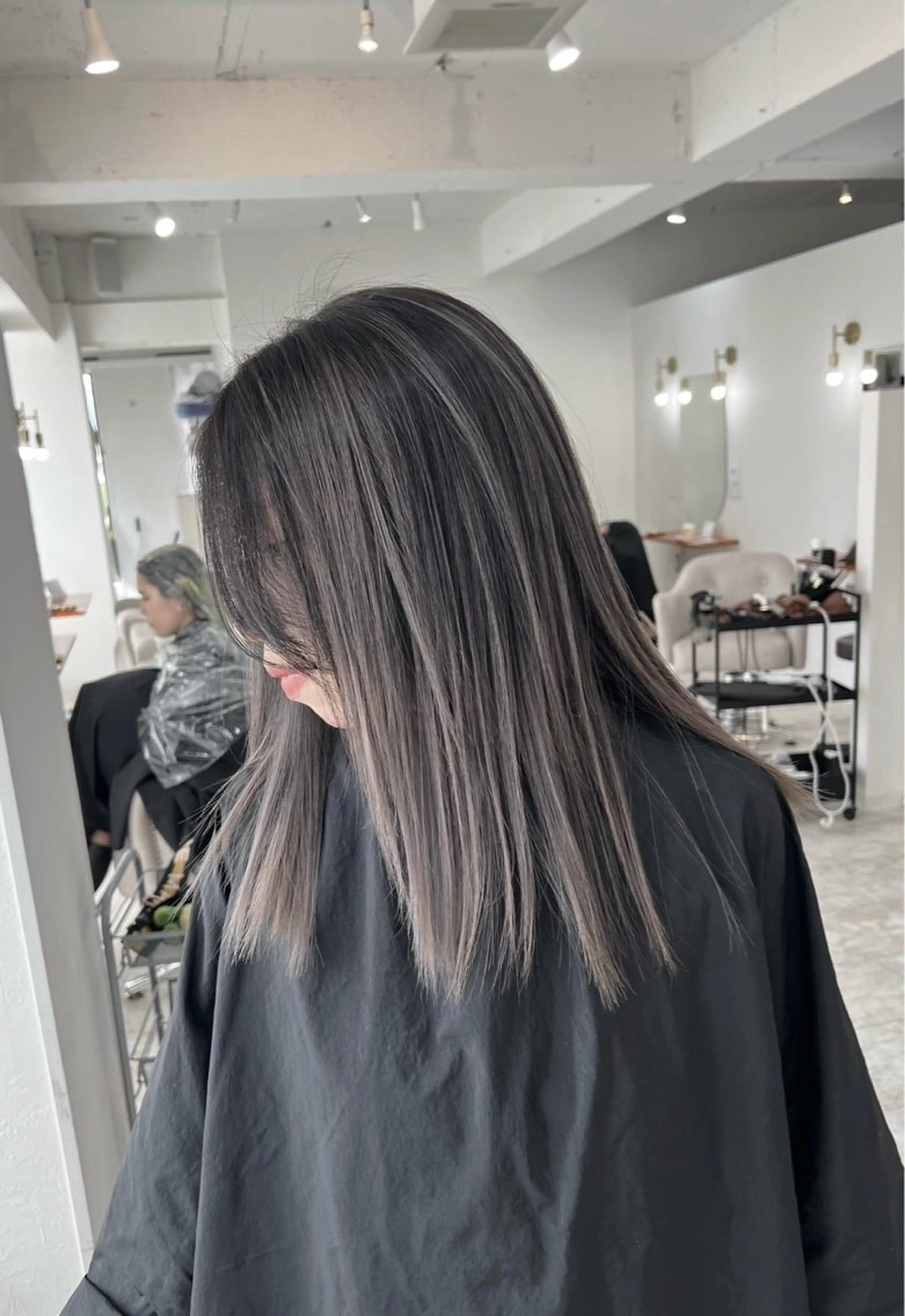 ミディアム カラー バレイヤージュ グレージュ レイヤーカット ヘアカラー トリートメント ROBIN所属・指名数No.1 /NAOYAのヘアスタイル