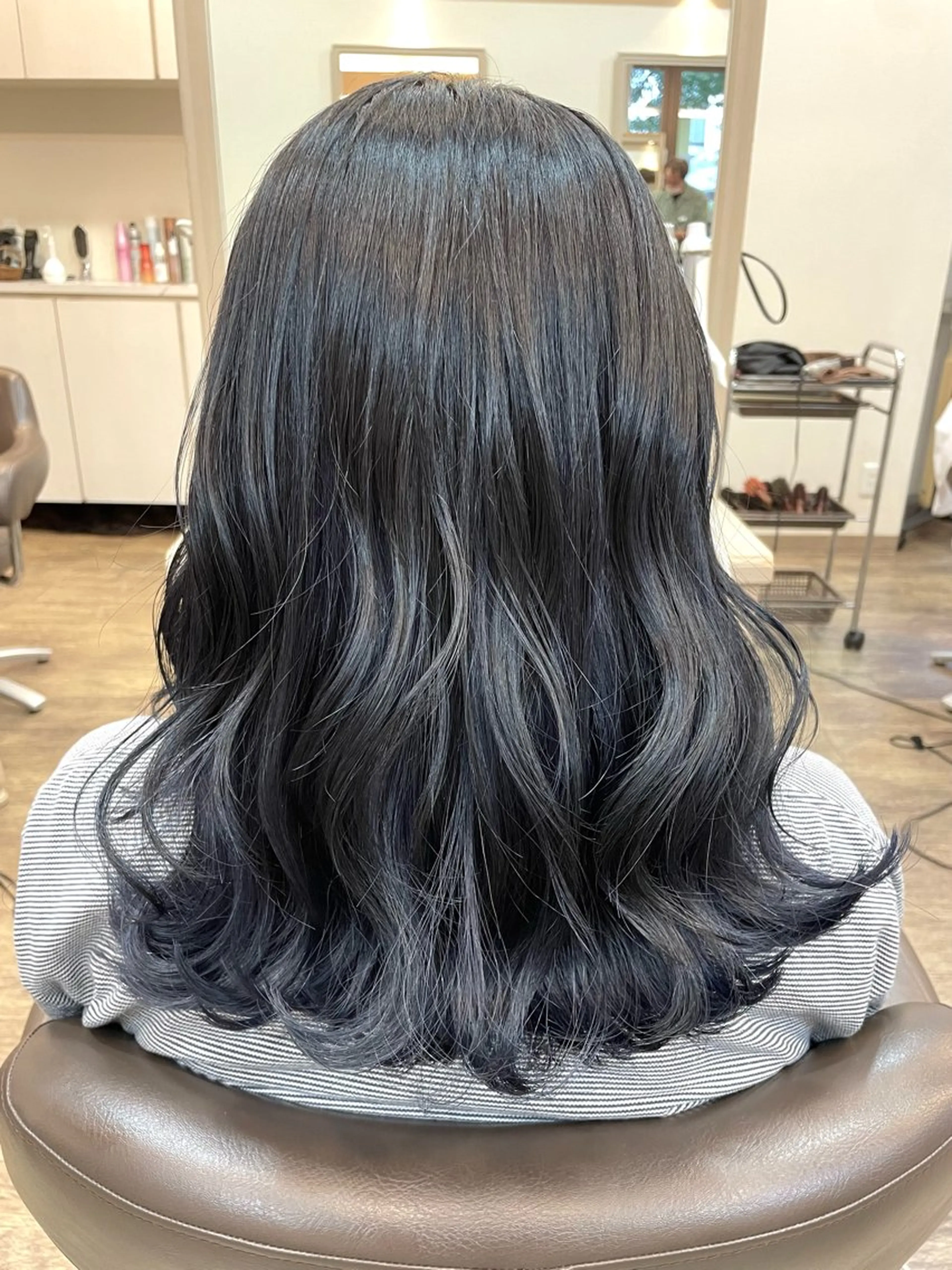 セミロング カラー 黒髪 ブルーカラー ブルーブラック ヘアカラー トリートメント メンズパーマ🌀/ 中村郁未のヘアスタイル