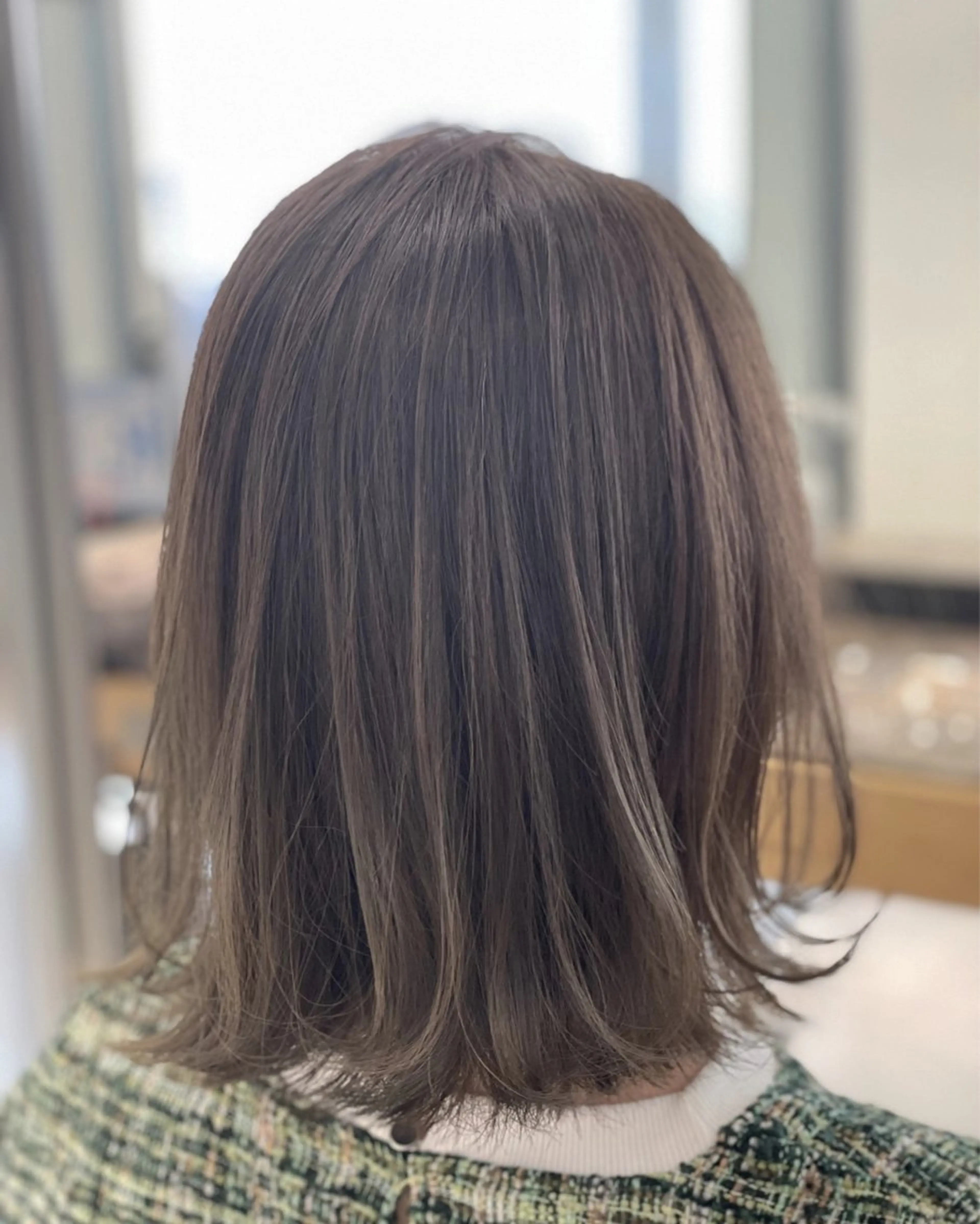 ミディアム カラー 三上 恵里奈のヘアスタイル