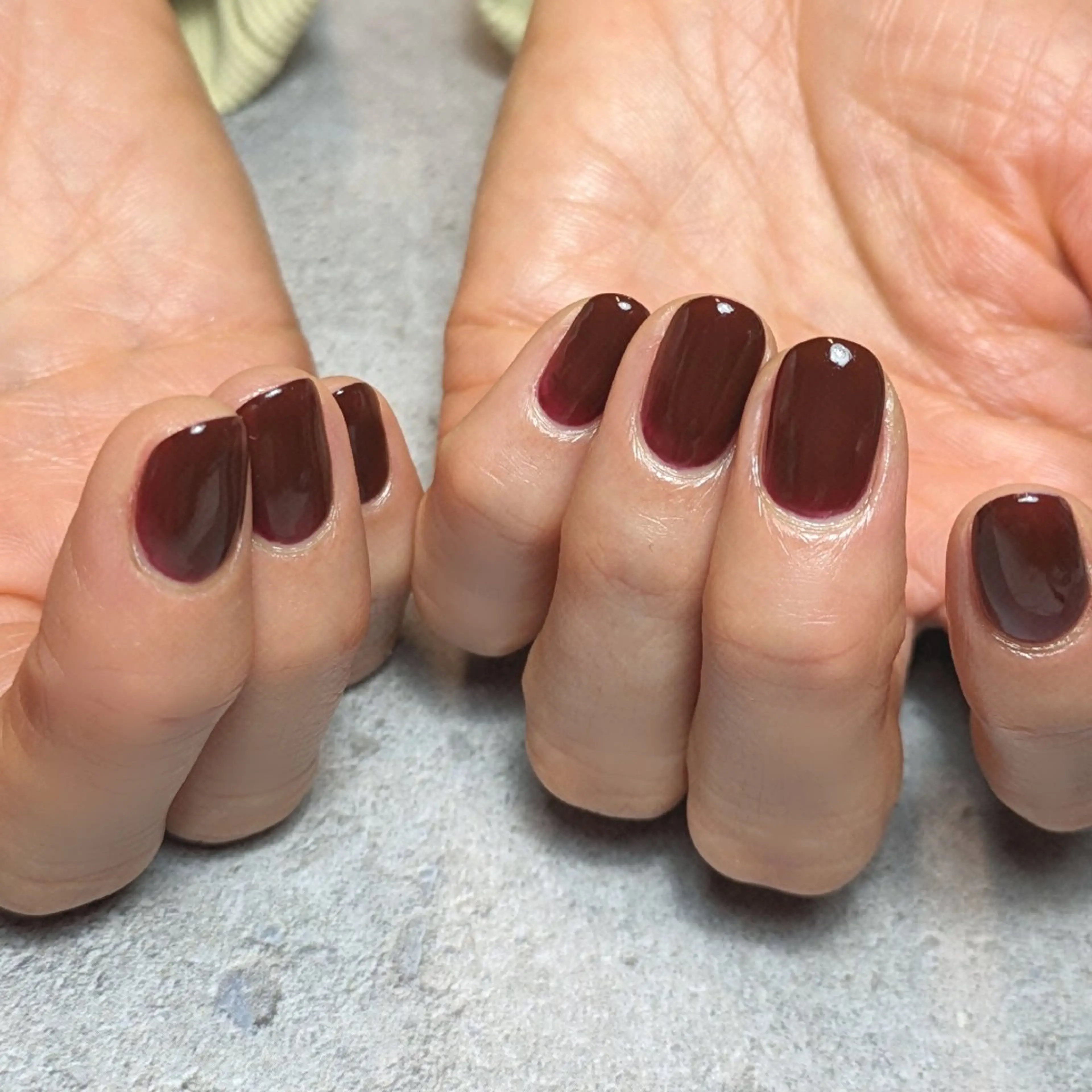 ネイル ワンカラーネイル 赤色 ハンドネイル MASH UP ROOM のネイルデザイン