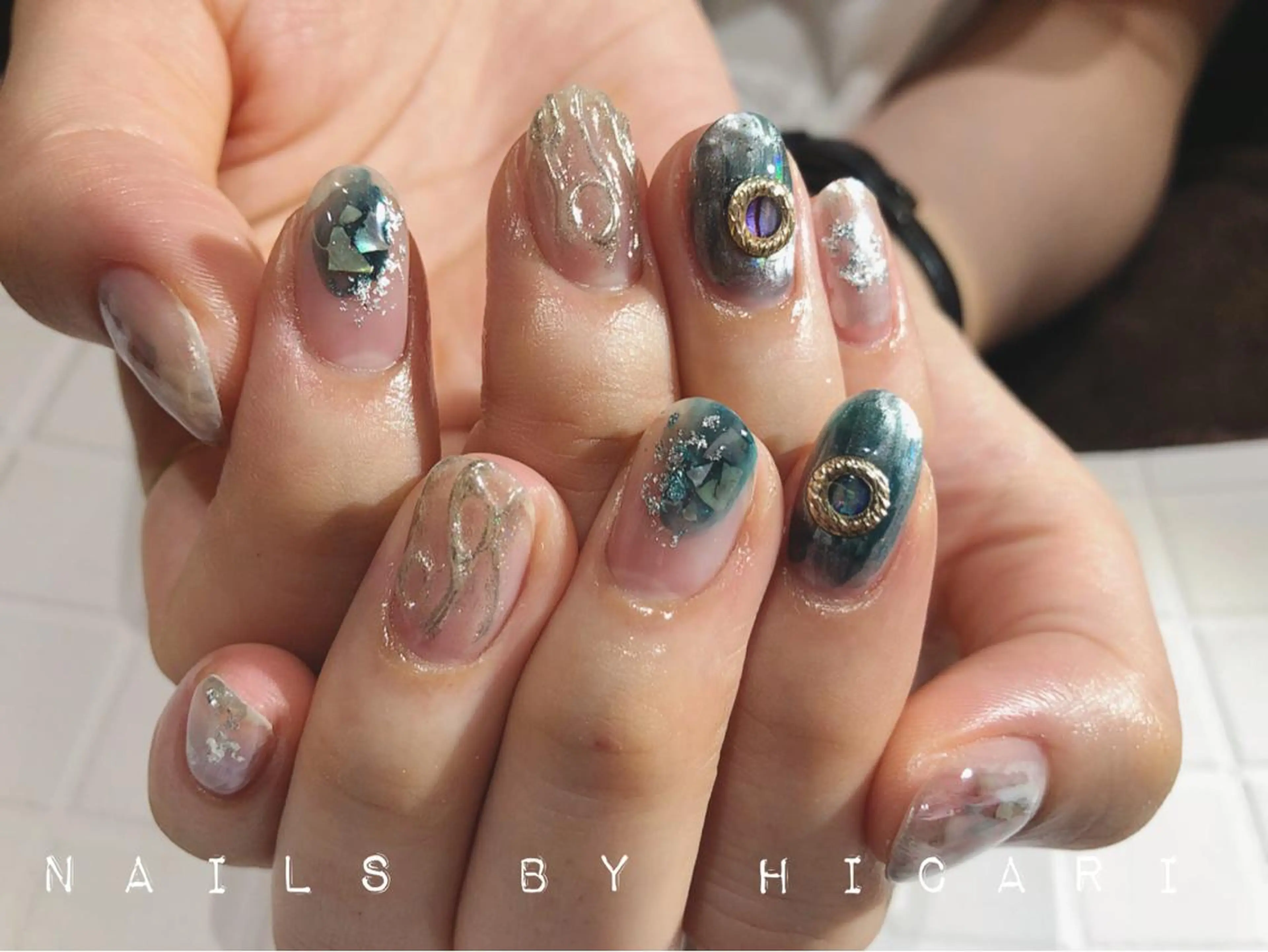 ショート カラー ネイル マツエク・マツパ ハンドネイル illum hicariのネイルデザイン