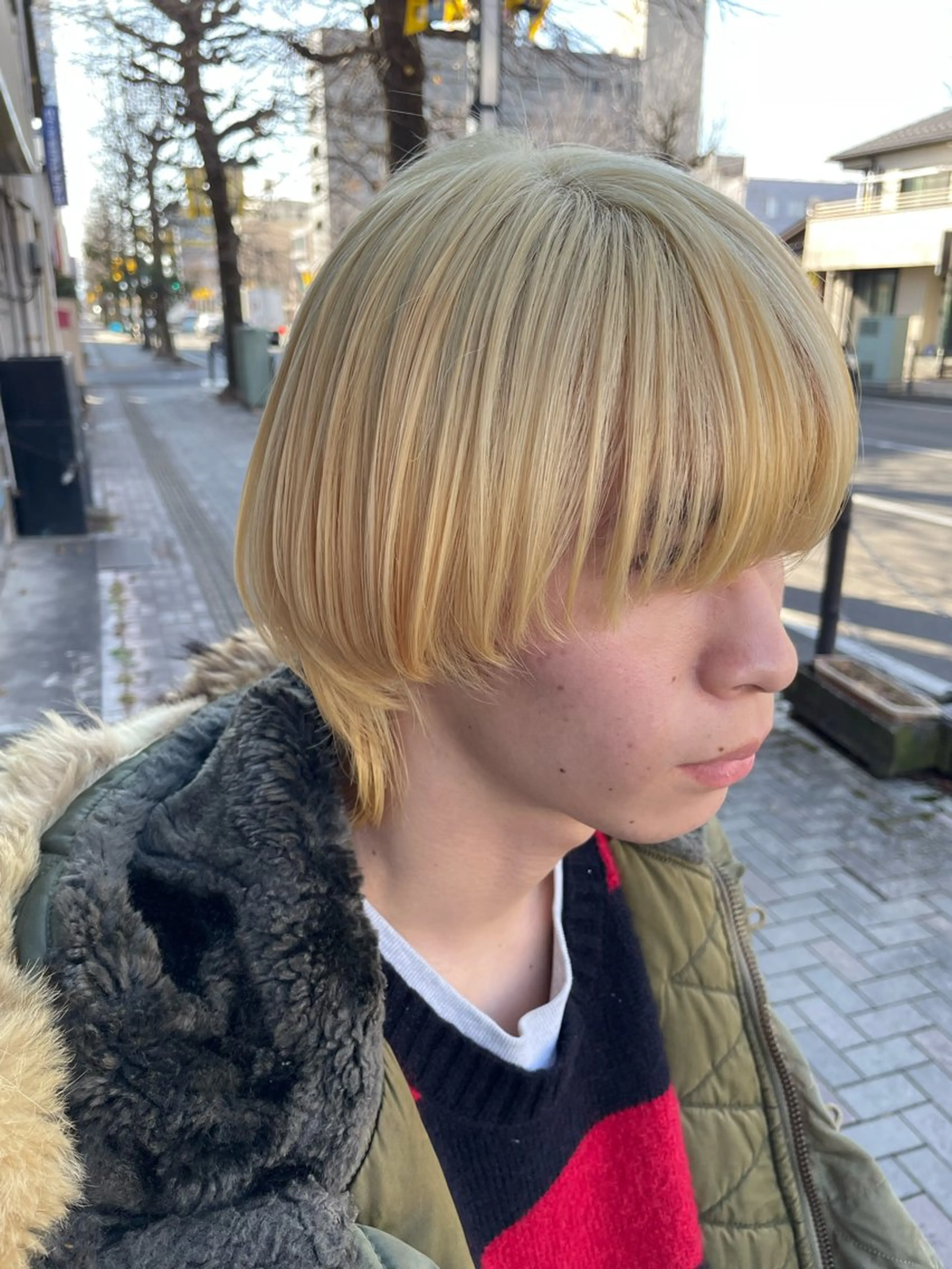 カラー メンズ 抜きっぱなしブロンド ブロンド オノ アカネのヘアスタイル