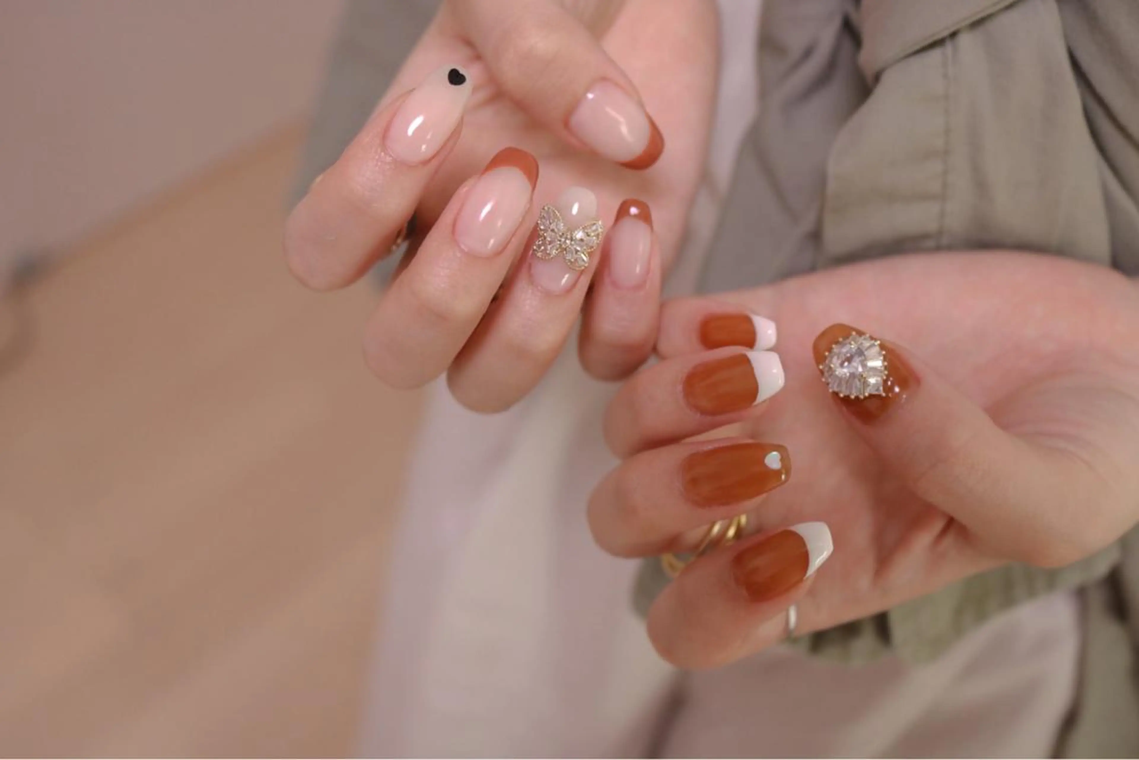 ネイル オーロラネイル カジュアル 長さ出し ジェルネイル 韓国ネイル ハンドネイル MH Nailのネイルデザイン