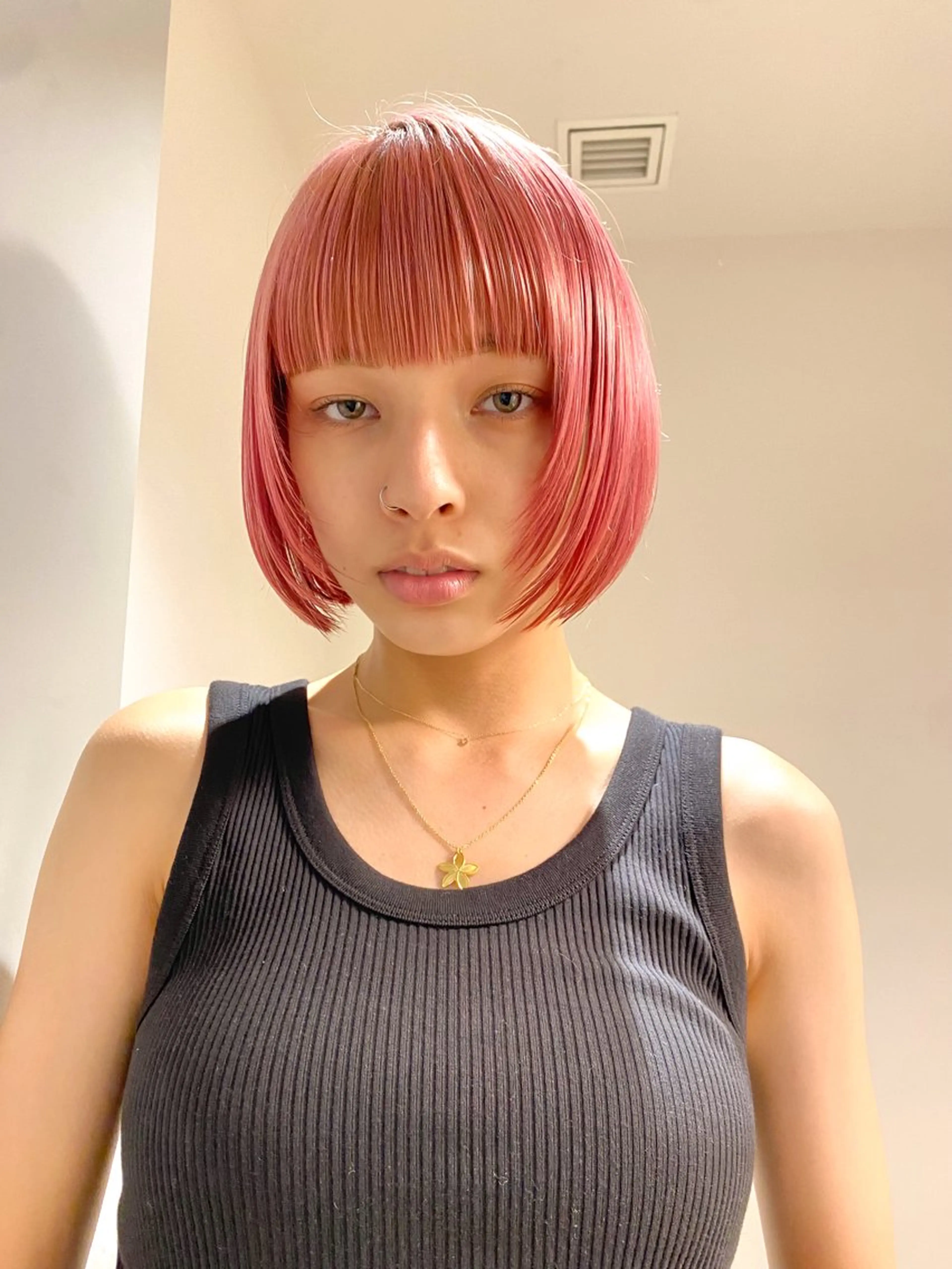 ショート カラー ボブ 顔まわりレイヤー レイヤーカット Hair & make Lamp所属・梅田のブリーチ特化 美容師KAI🥰のヘアスタイル