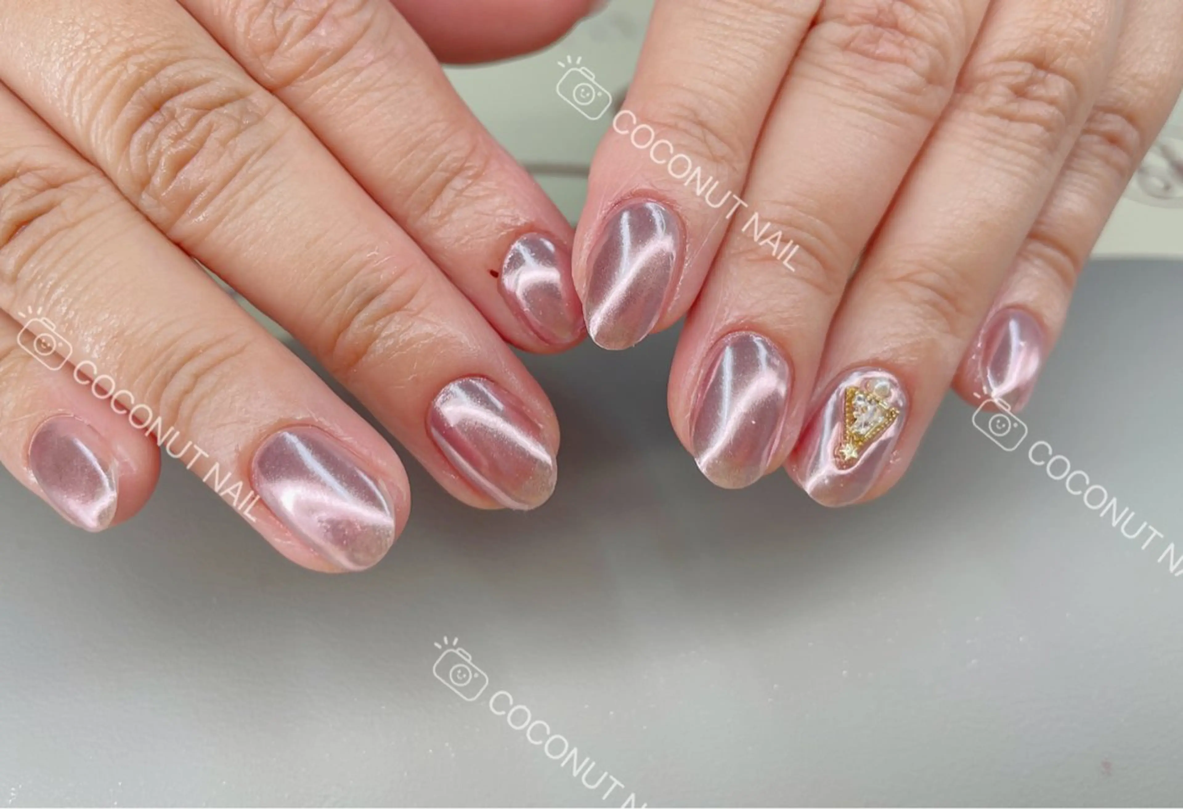 ネイル ミラーネイル ハンドネイル 神田 ココナッツのネイルデザイン