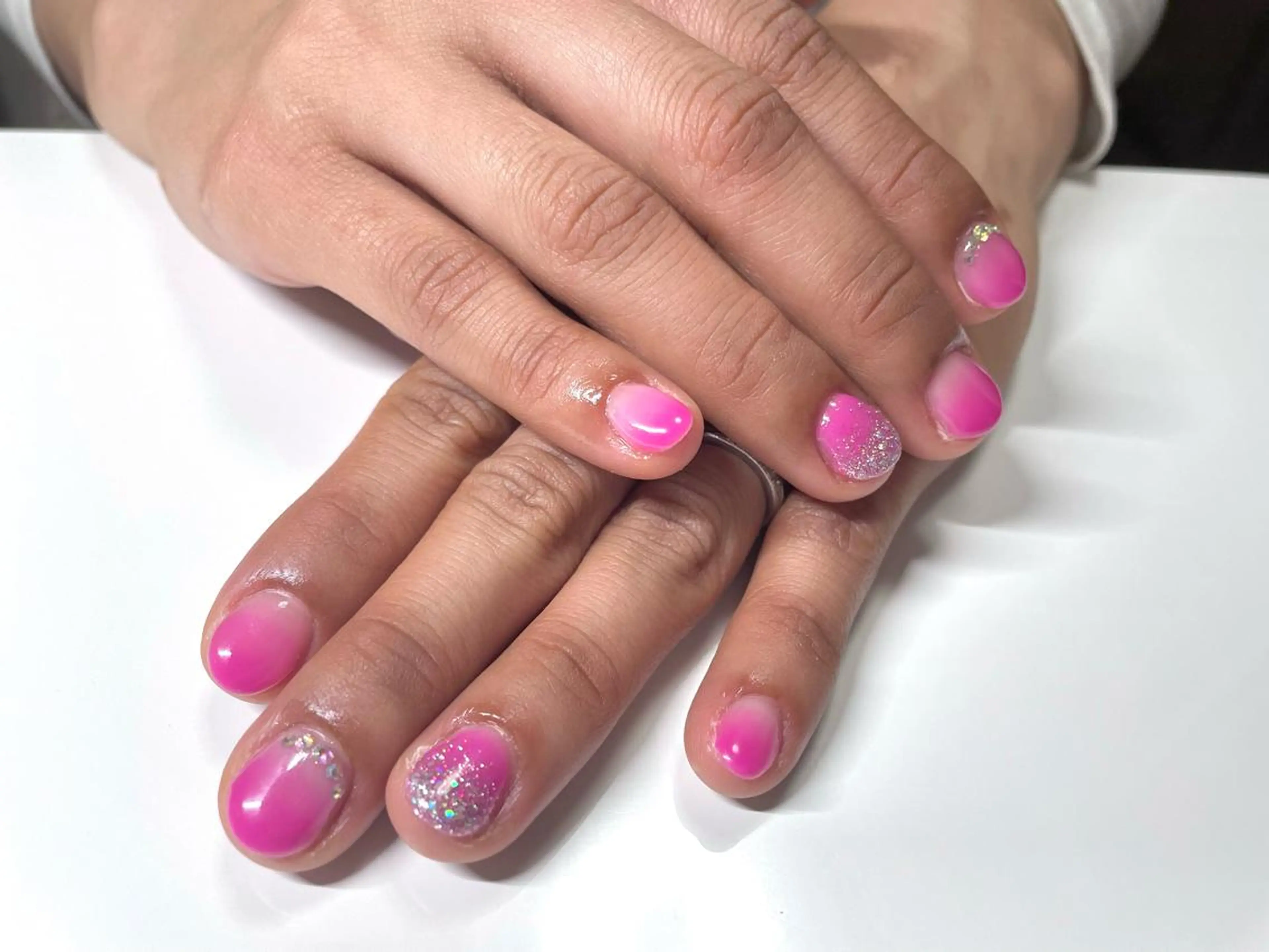 ネイル グラデーション ラメ(グリッター) ラメグラデーション ワンカラーネイル ストーンネイル ハンドネイル ネイルサロン Purimaのネイルデザイン