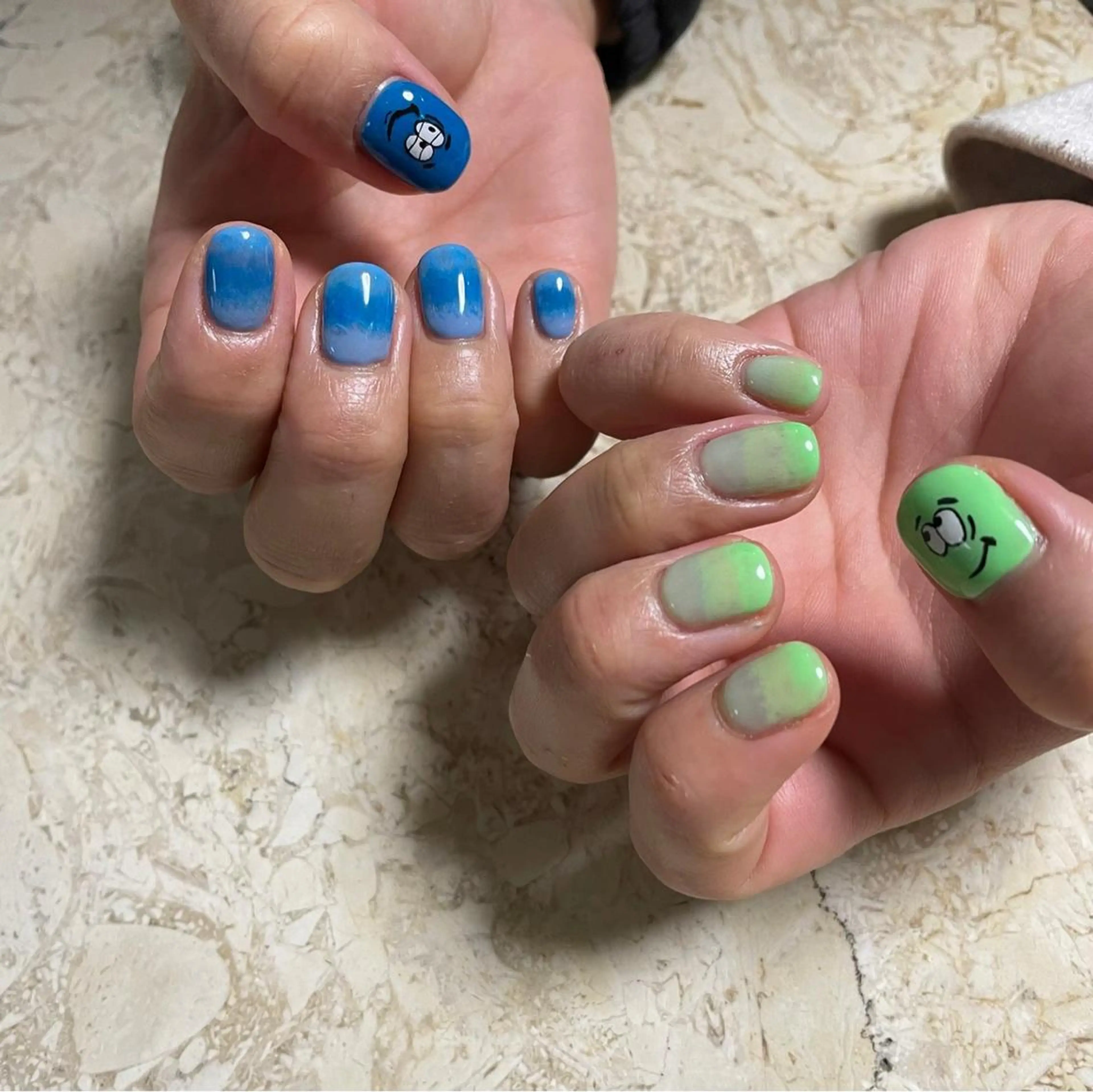 ネイル アートネイル オーロラネイル ジェルネイル ゴールド ハート ハンドネイル フットネイル nail salon mieux(ミュー)のネイルデザイン