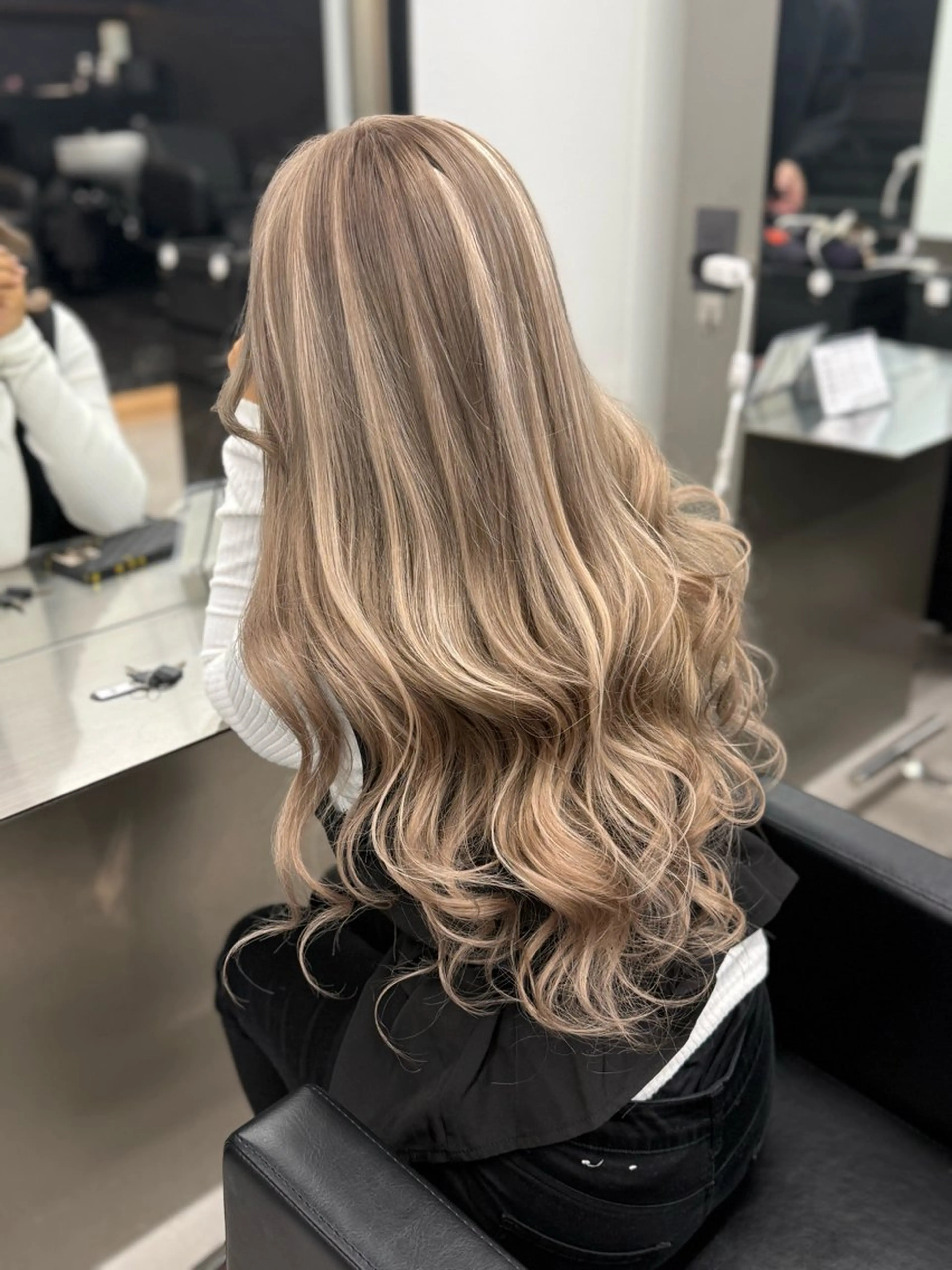 ロング カラー シールエクステ ブリーチ ダブルカラー ハイトーンカラー ブリーチなしカラー lapis福岡天神 まいのヘアスタイル