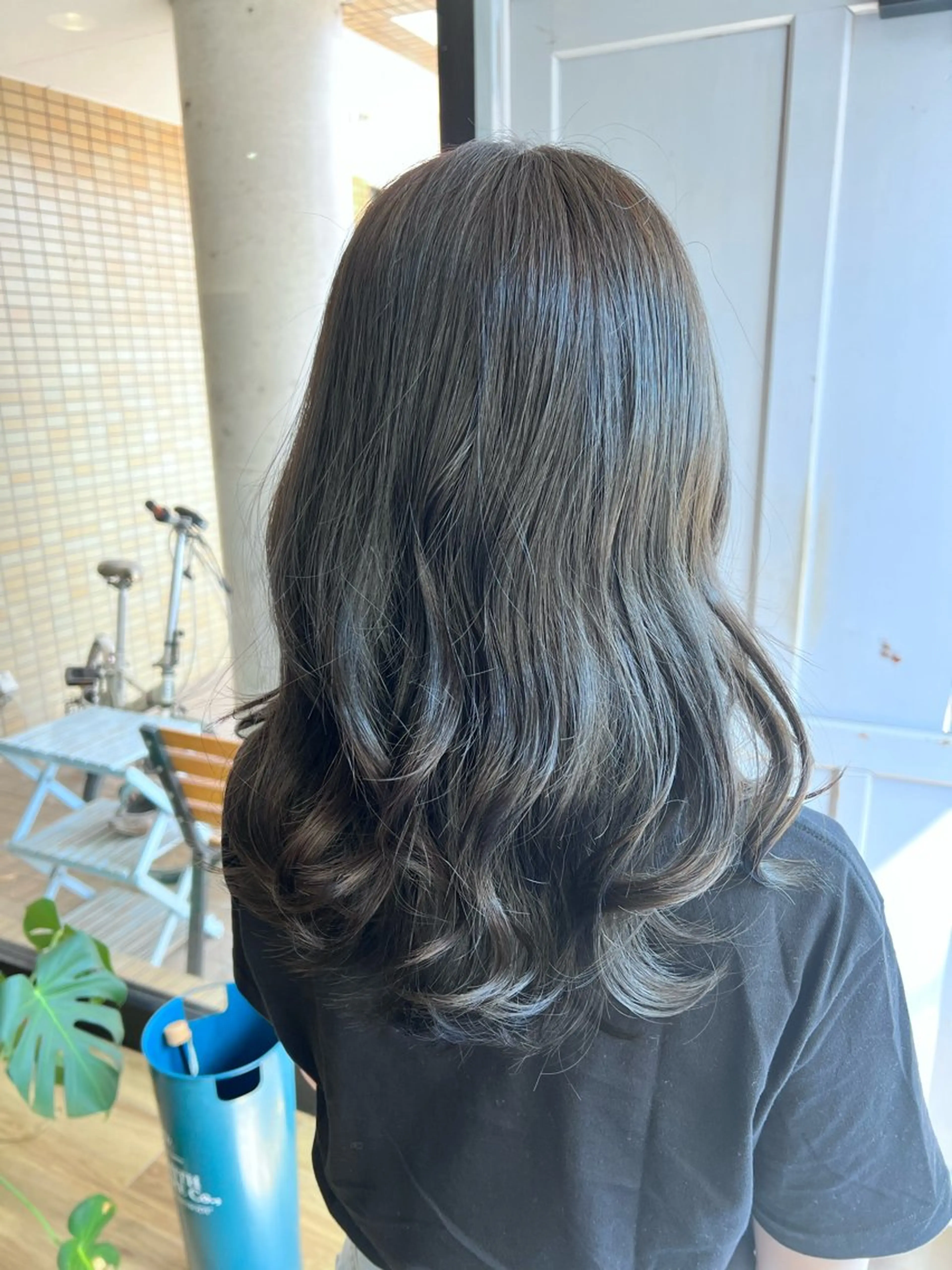ロング カラー アッシュ ヘアカラー トリートメント ツキダテ ユイのヘアスタイル