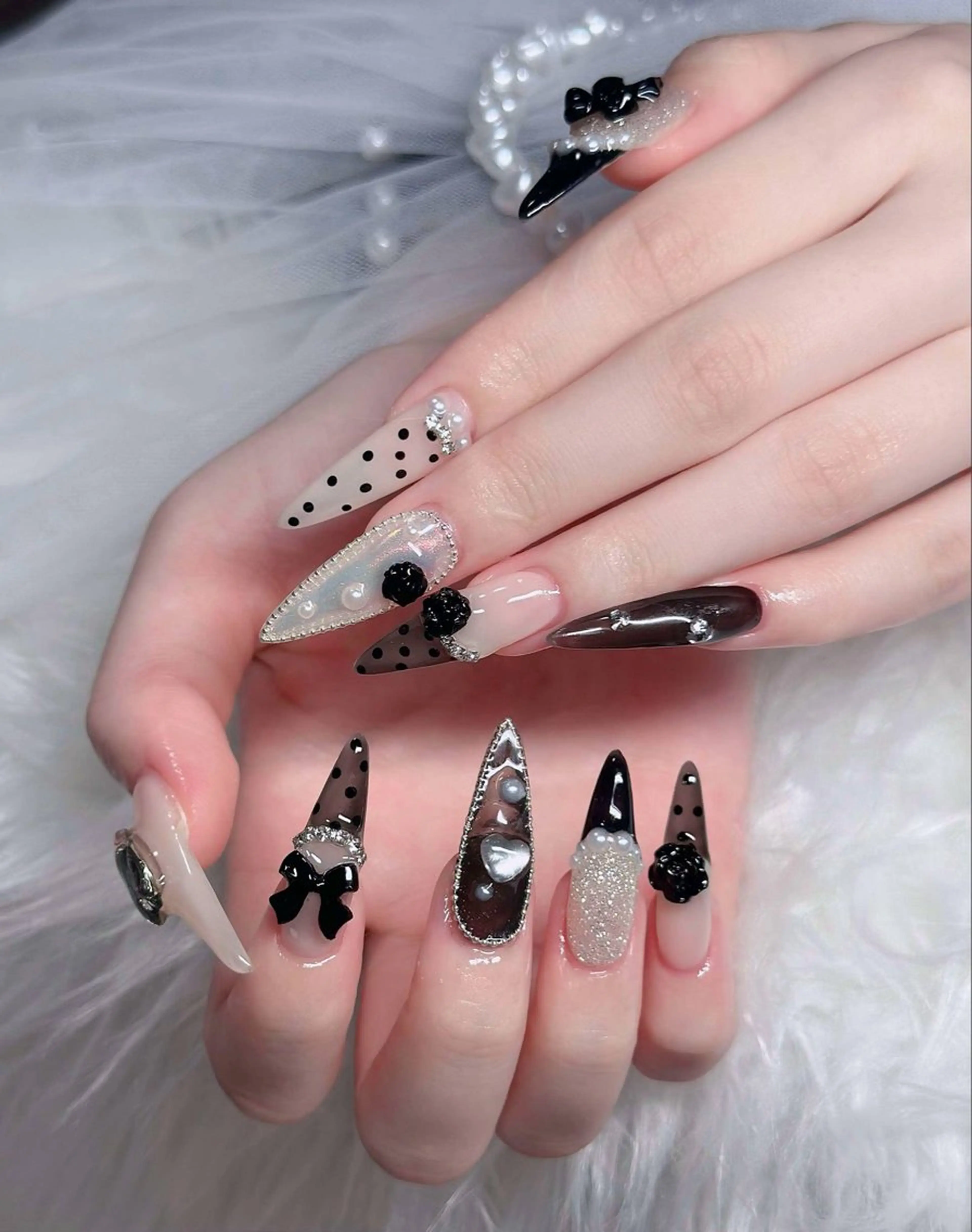 ネイル フレンチネイル ジェルネイル ガラスフレンチ ハロウィン ハート H.baby Nail Salonのネイルデザイン