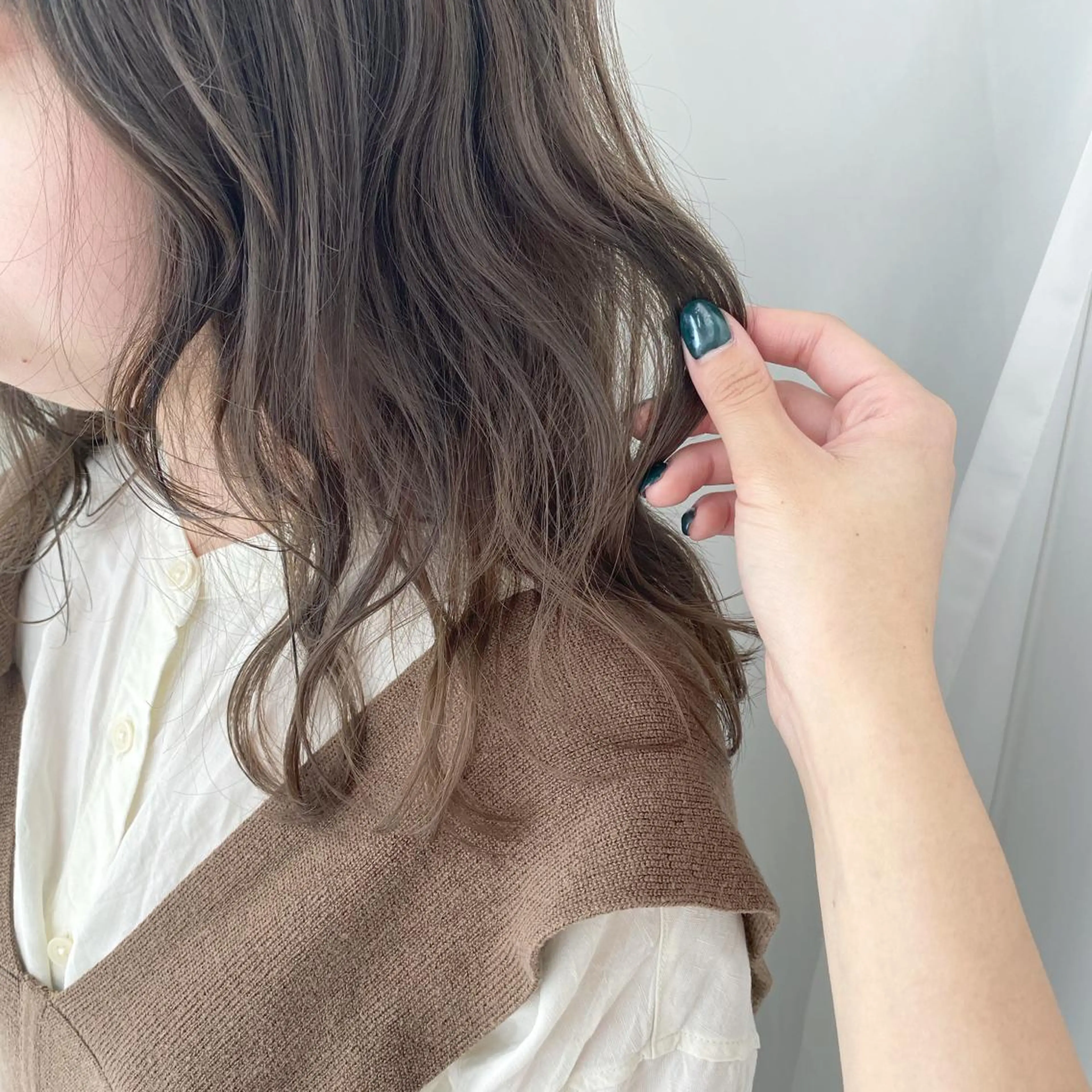 セミロング カラー ベージュカラー 透明感カラー オリーブベージュ オリーブカラー ナツミ/透明感カラー /酸性ストレートのヘアスタイル