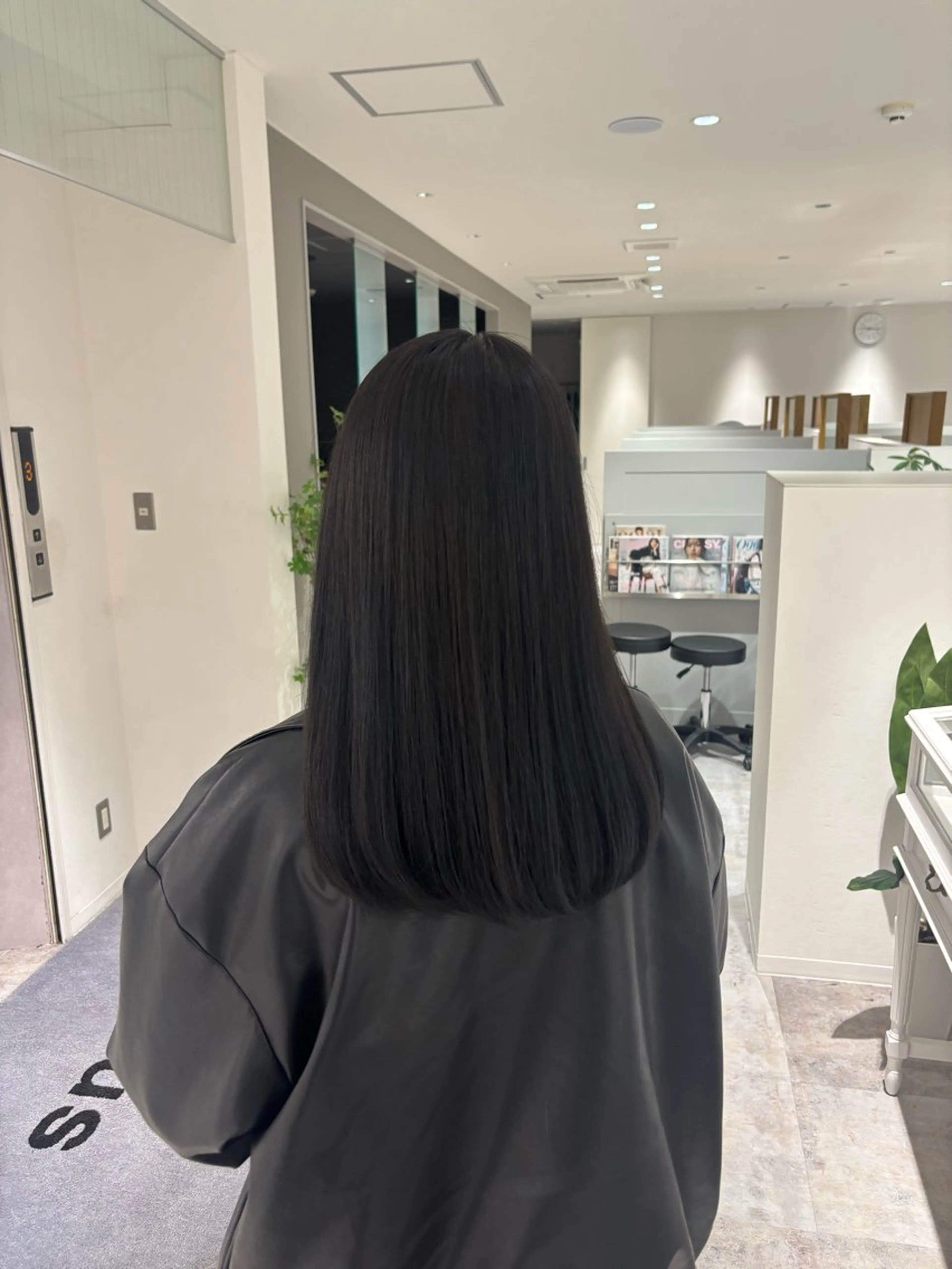 セミロング カラー ブルーカラー ヘアカラー bellus所属・田名部 愛乙のヘアスタイル