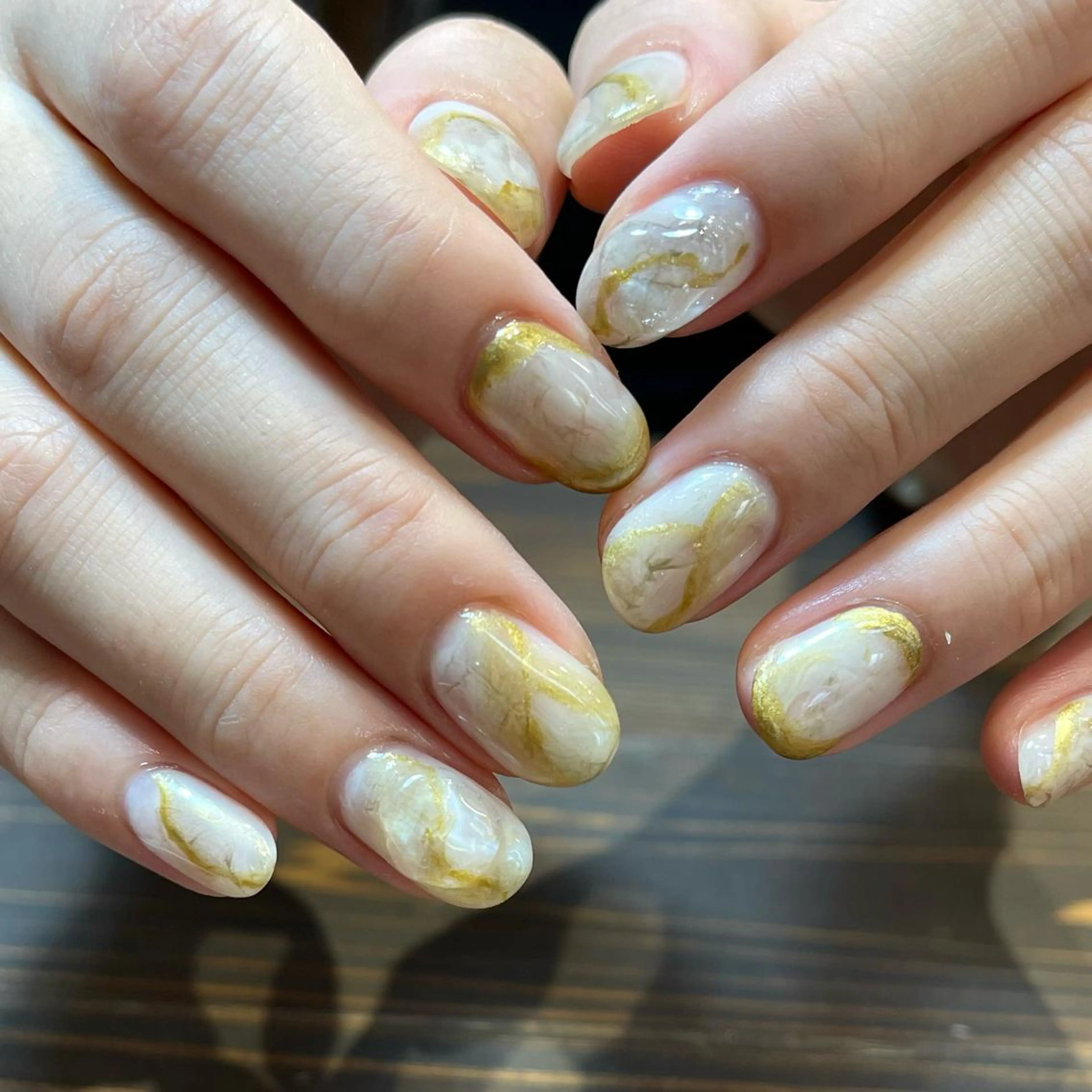 ネイル アートネイル ジェルネイル ゴールド ニュアンスネイル オフィスネイル ハンドネイル kinjo yuaのネイルデザイン