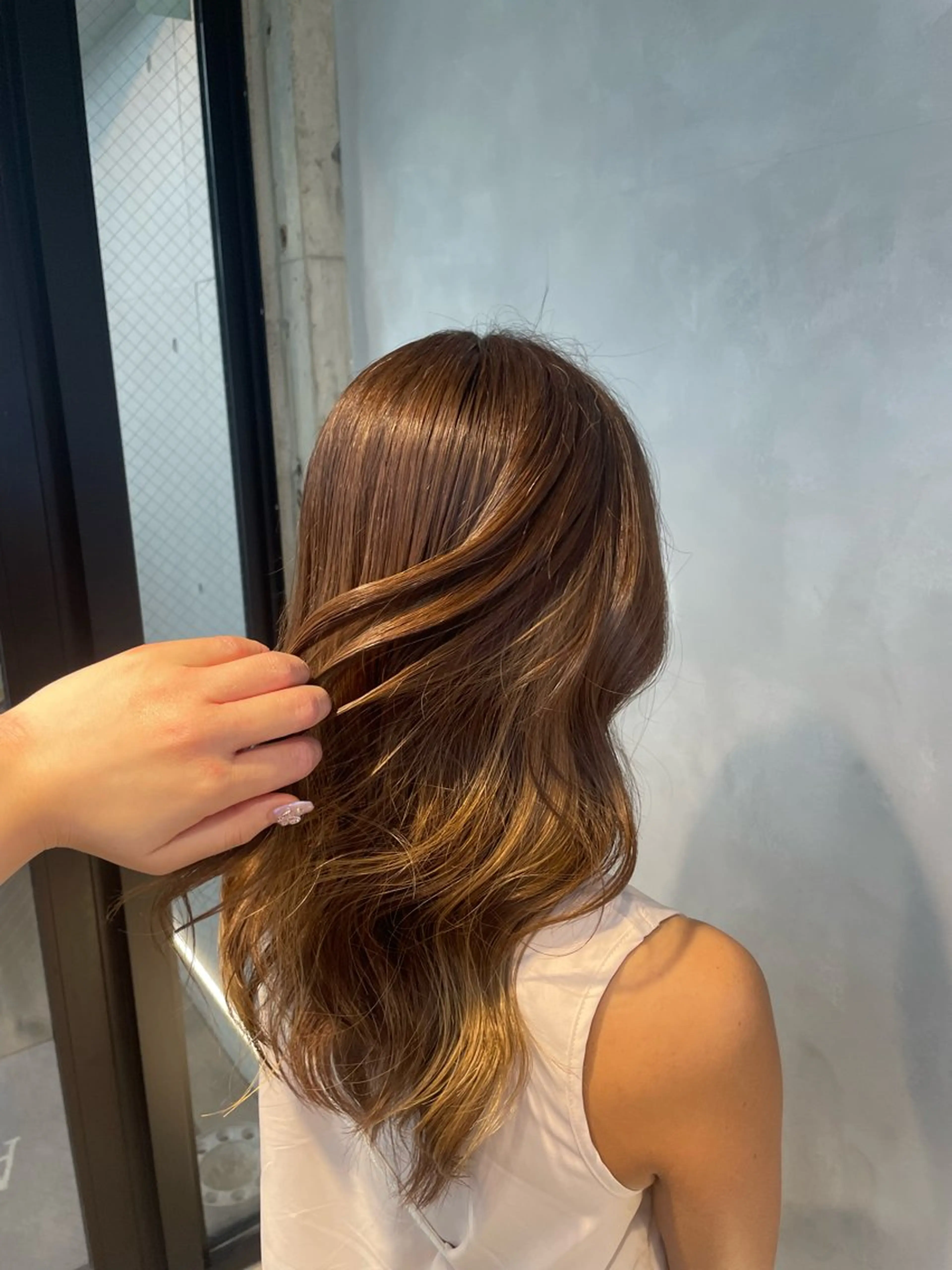 ロング カラー ヘアカラー トリートメント 暖色/ハイトーン/ カラー/HBLのヘアスタイル