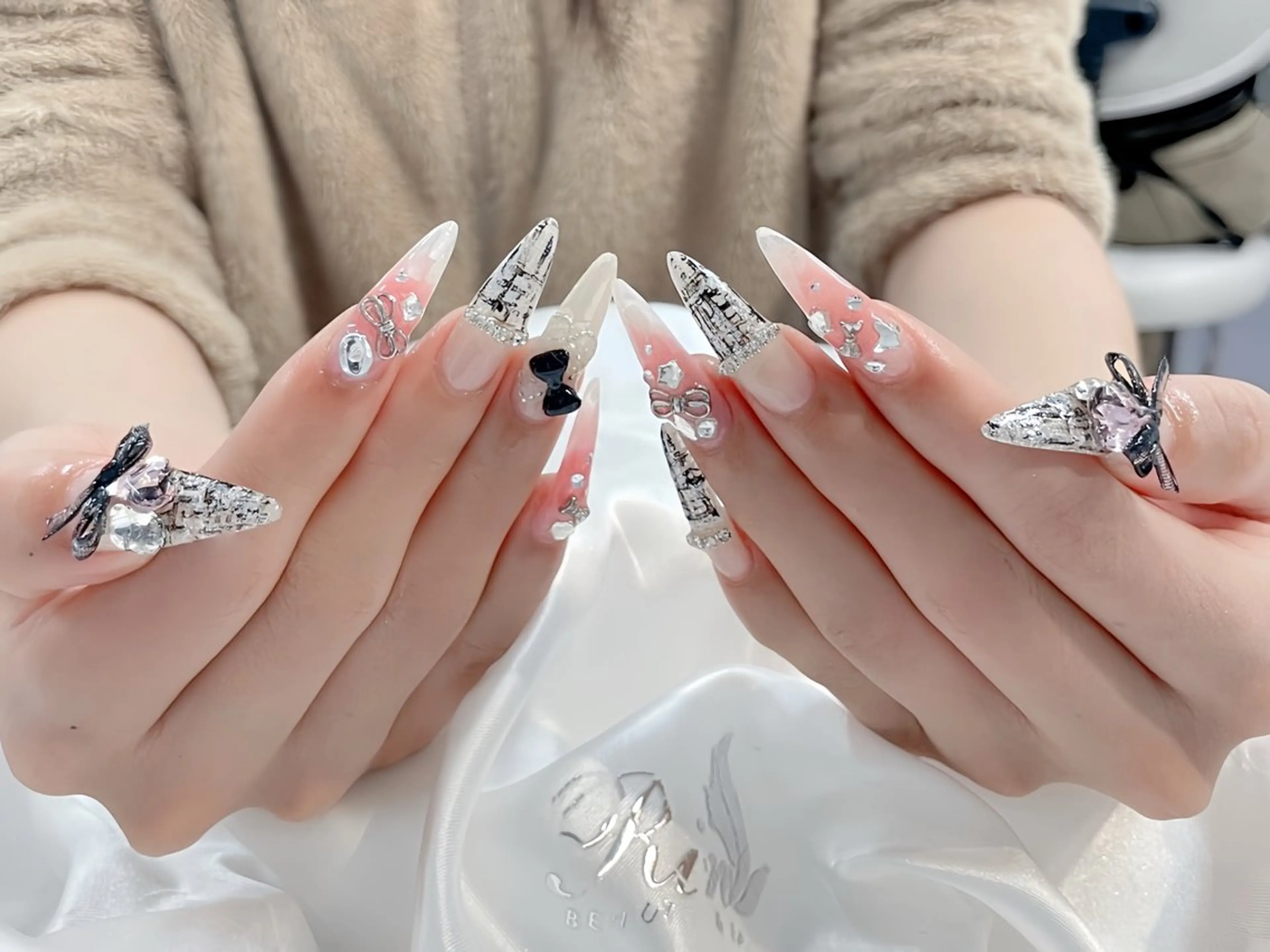 ネイル アートネイル 成人式 ロングネイル ニュアンスネイル スカルプネイル ハンドネイル Rin Nail 新大久保店のネイルデザイン