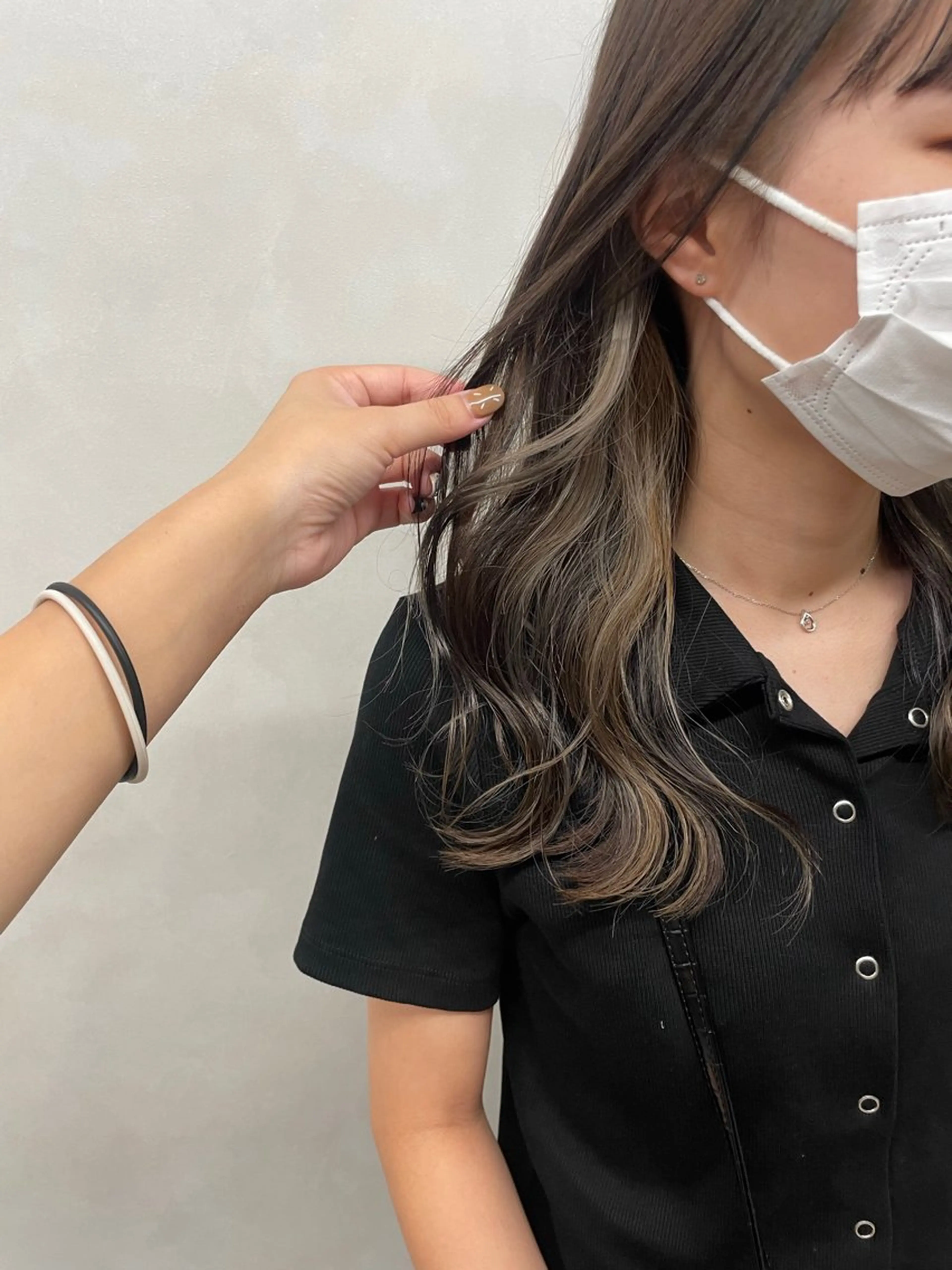 セミロング カラー ミウラ サクラコのヘアスタイル