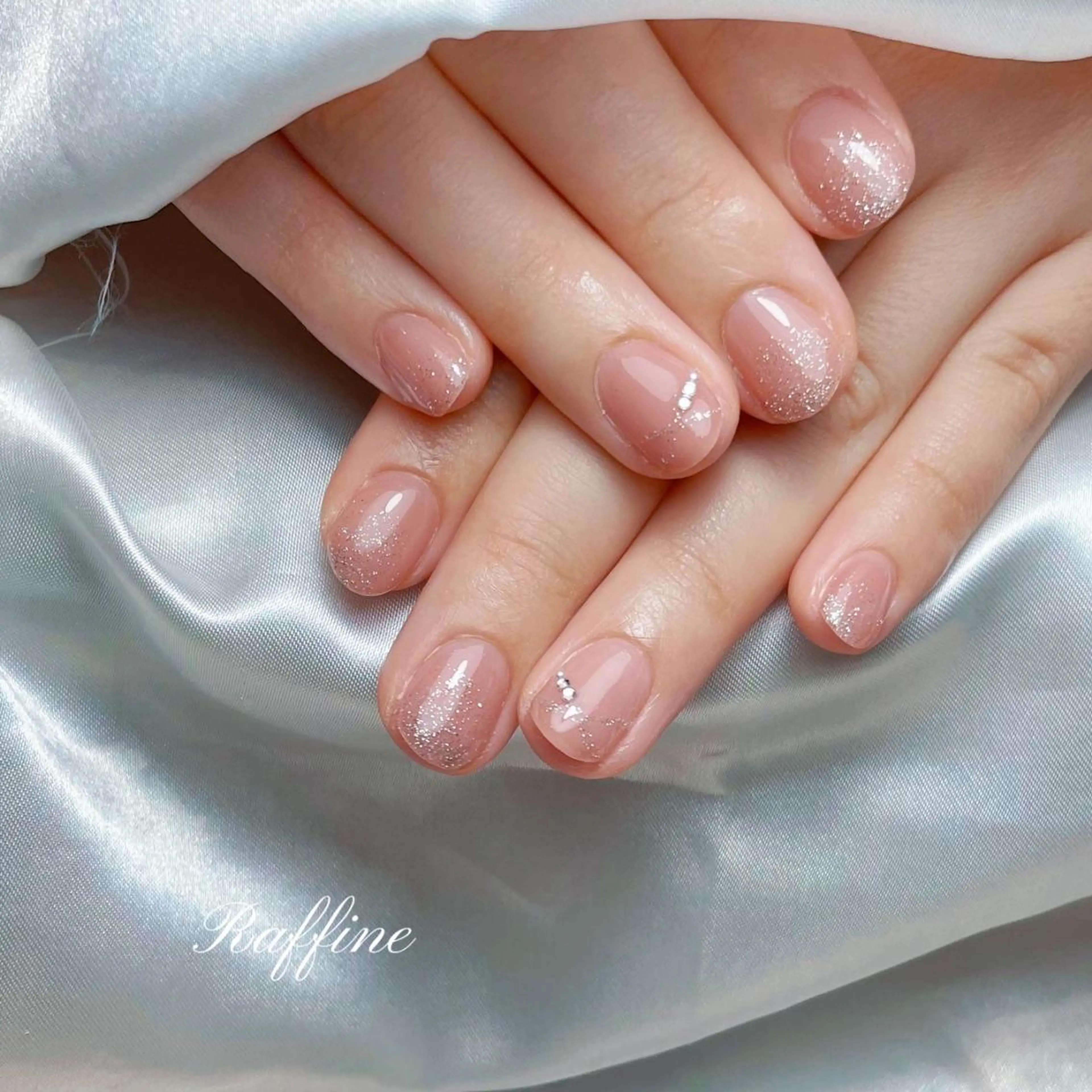 ネイル ハンドネイル RAFFINE 月🦋🩵のネイルデザイン