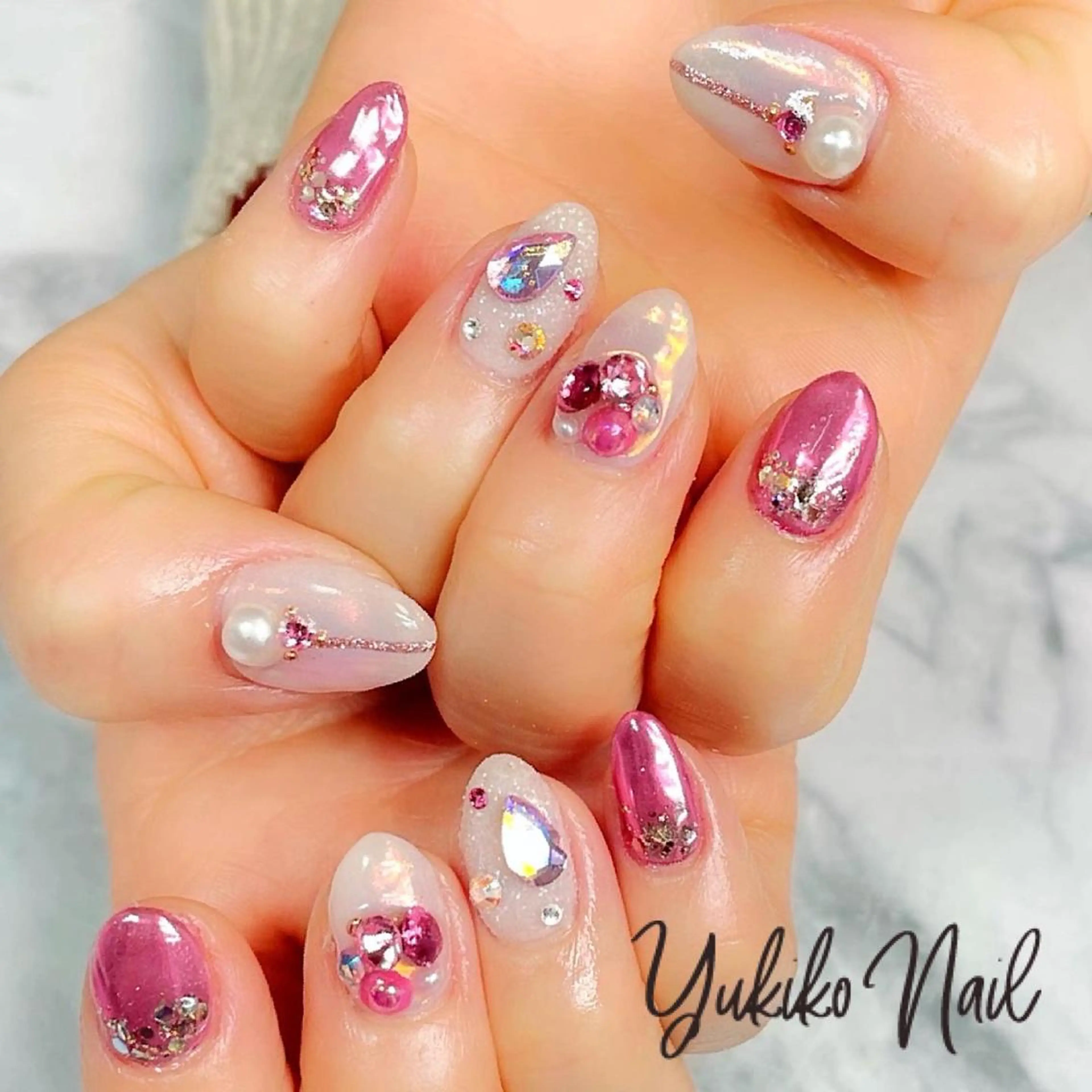 ネイル キラキラネイル ミラーネイル 持ち込み ピンク 冬ネイル ハンドネイル ユキコ ネイルのネイルデザイン
