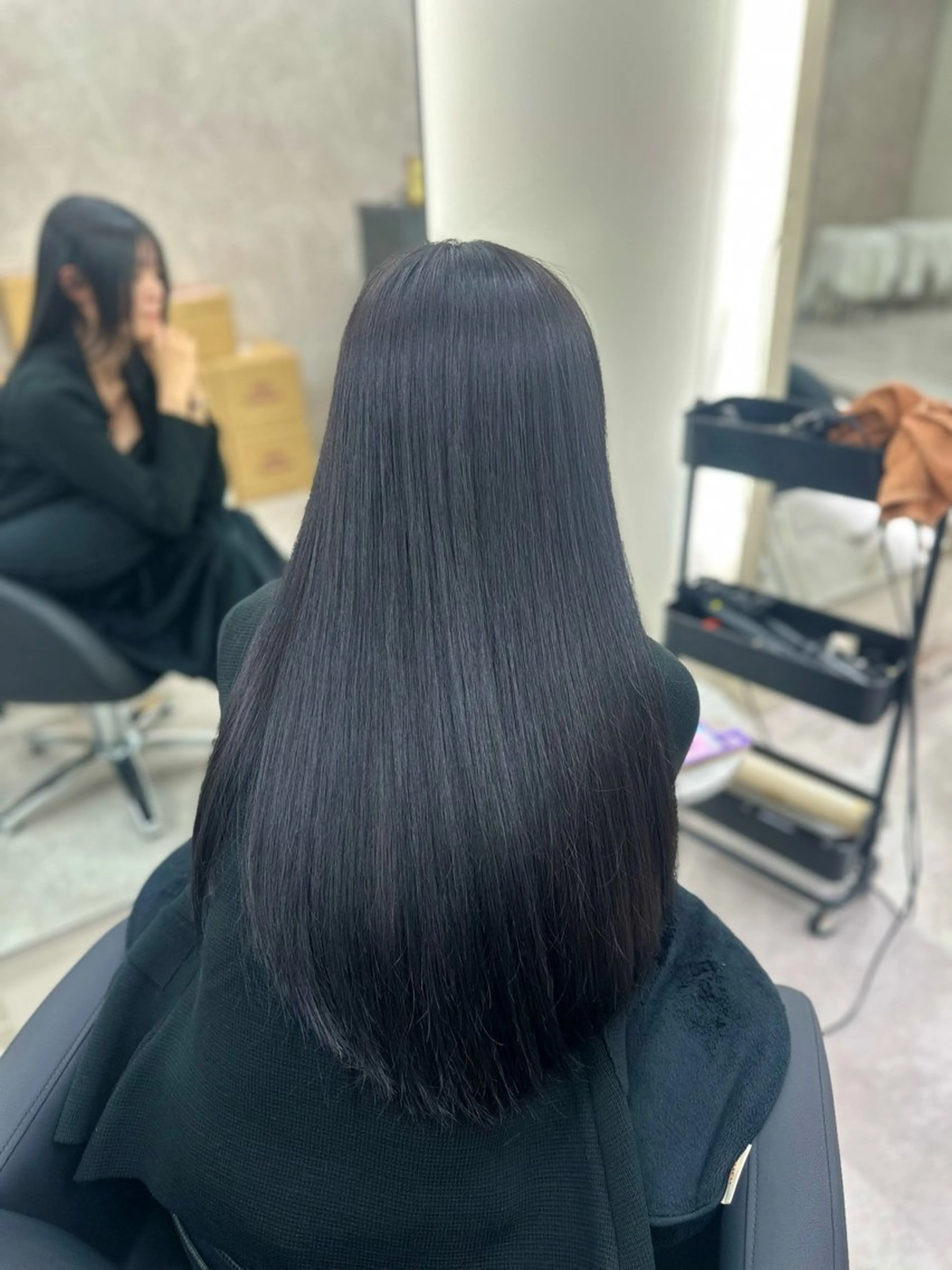 ロング カラー 黒髪 ブルーカラー ブルーブラック 透明感カラー 縮毛矯正/艶カラー /髪質改善/なんばのヘアスタイル