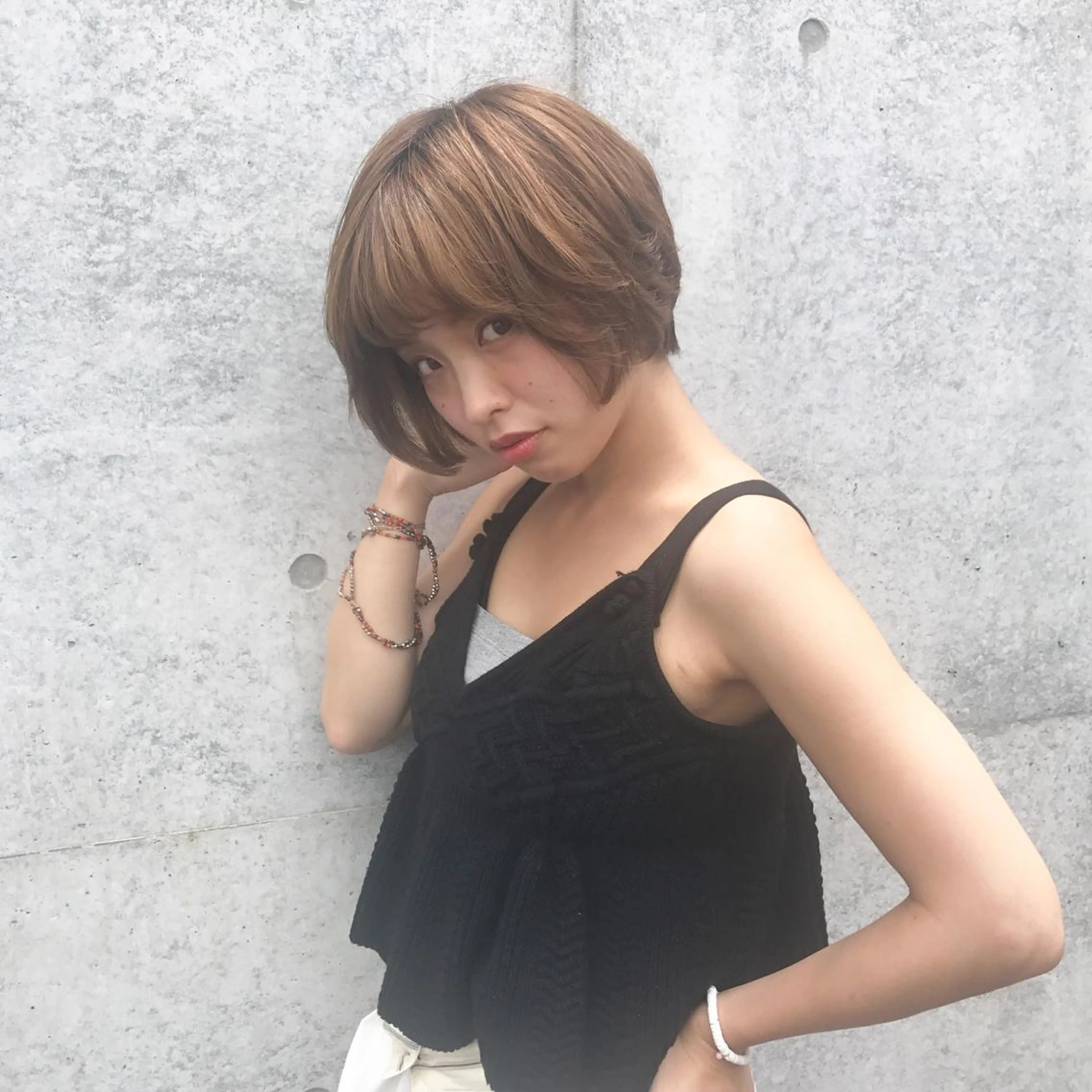 ショート カラー バレイヤージュ ブリーチ デザインカラー ハイライトカラー インナーカラー ハリウッドブロウ LAID BACKの眉毛・アイブロウイメージ