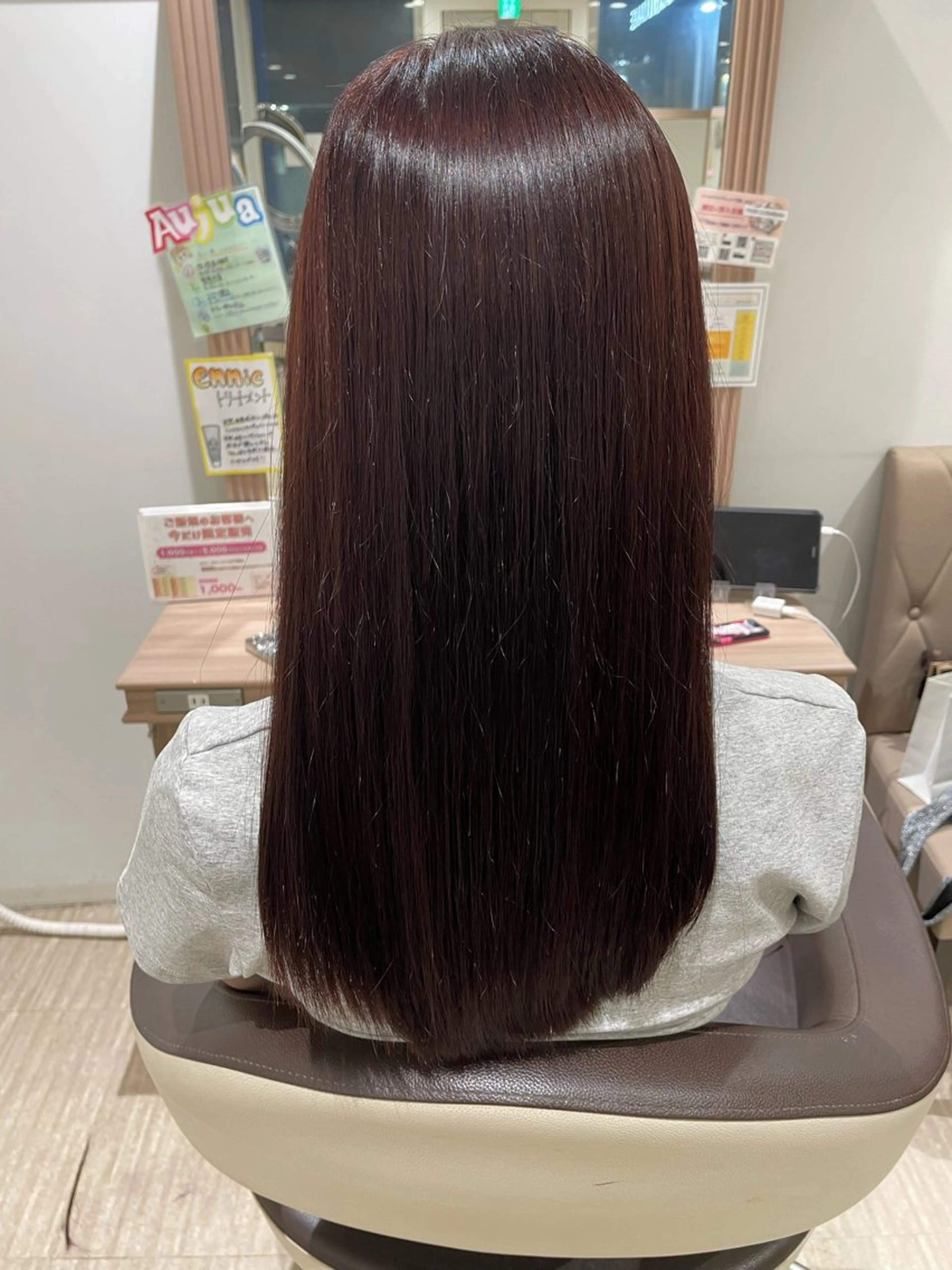 ロング 新家 里穂のヘアスタイル