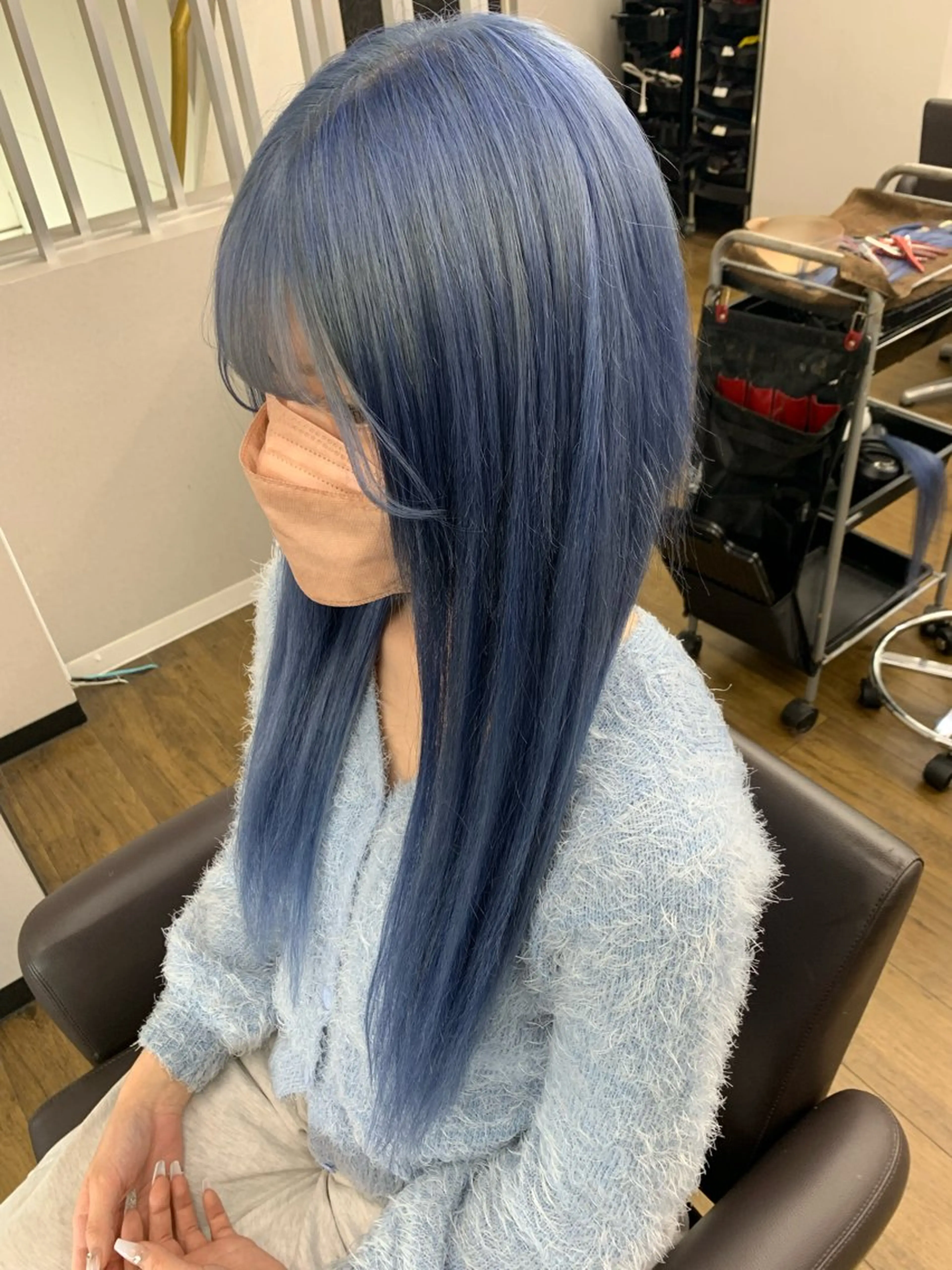 ロング エクステ 奥本 侑 ハイトーン、髪質改善のヘアスタイル