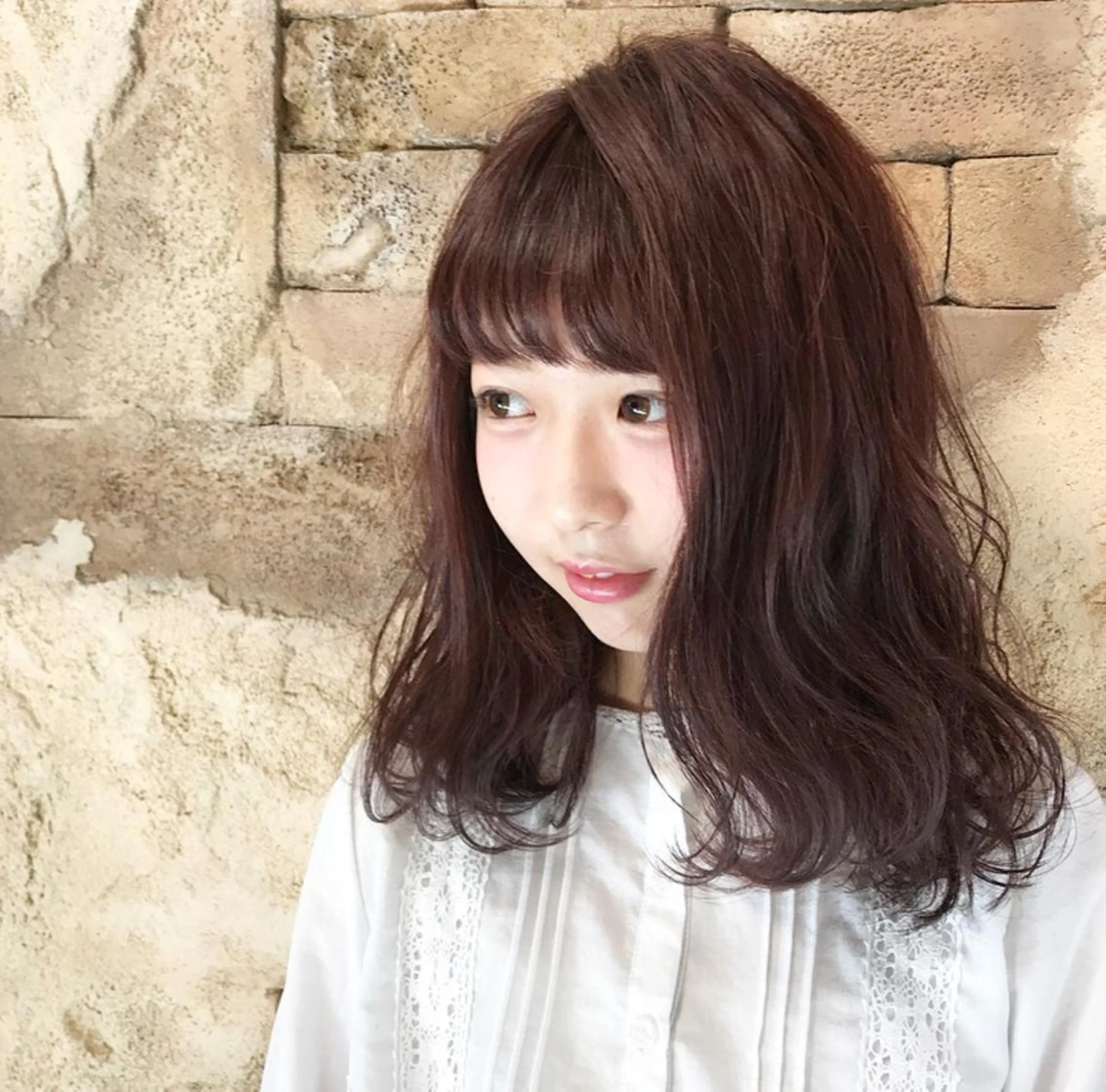 セミロング カラー アッシュ ピンクカラー ピンクアッシュ 岩田 萌那のヘアスタイル