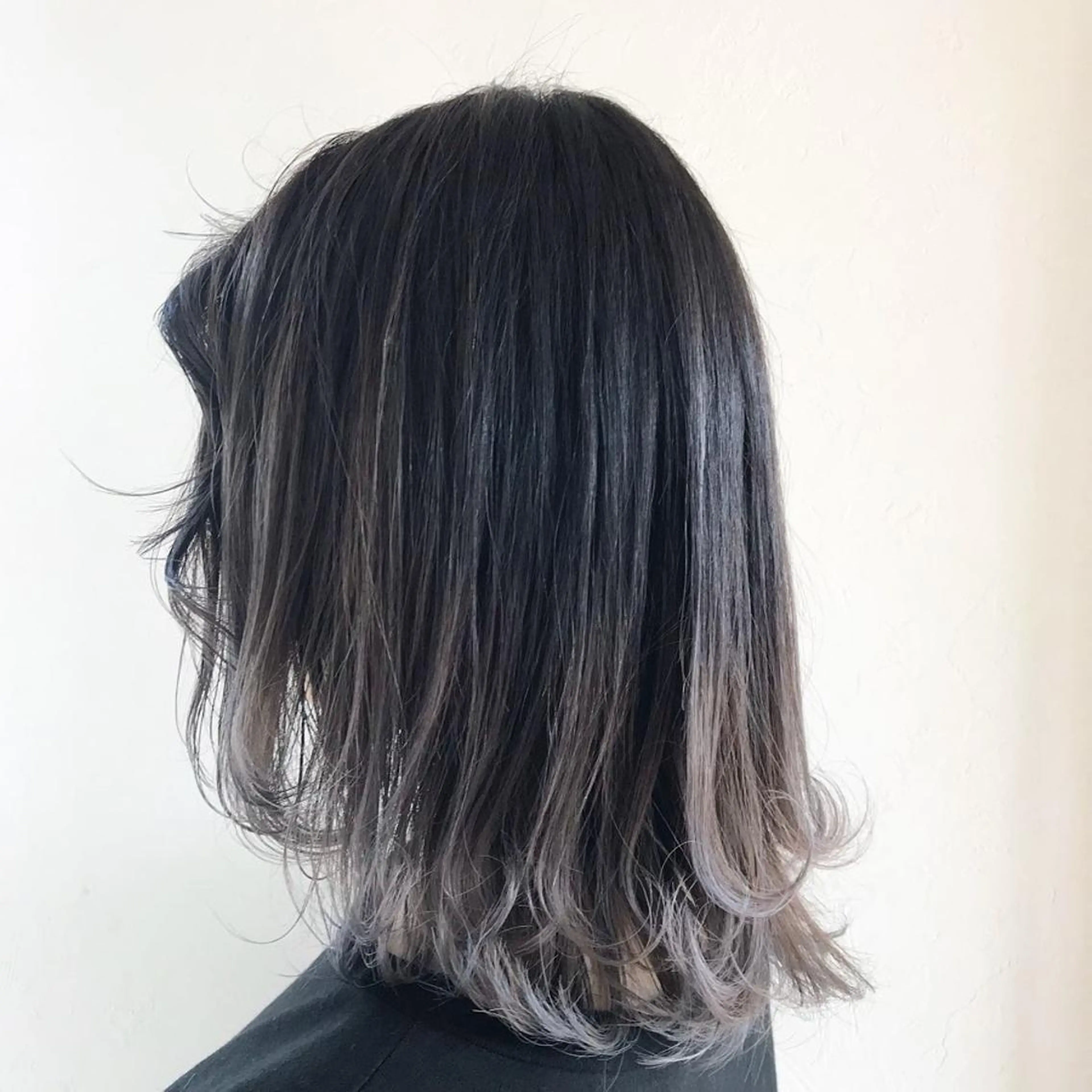 ミディアム カラー バレイヤージュ グレージュ レイヤーカット 西山 雄基のヘアスタイル