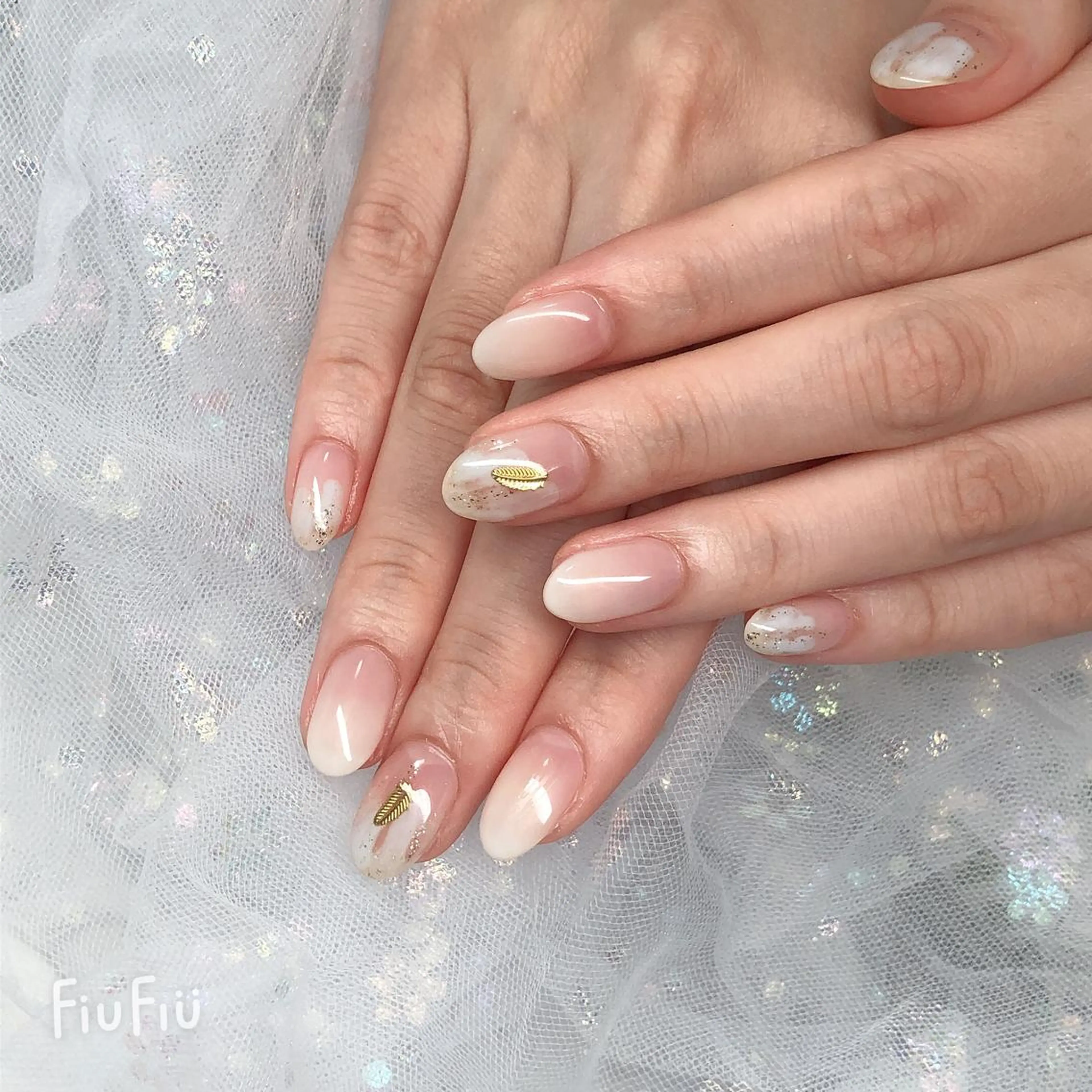 ミディアム ネイル オフィスネイル シンプルネイル ハンドネイル ハンドケア ハク キのネイルデザイン