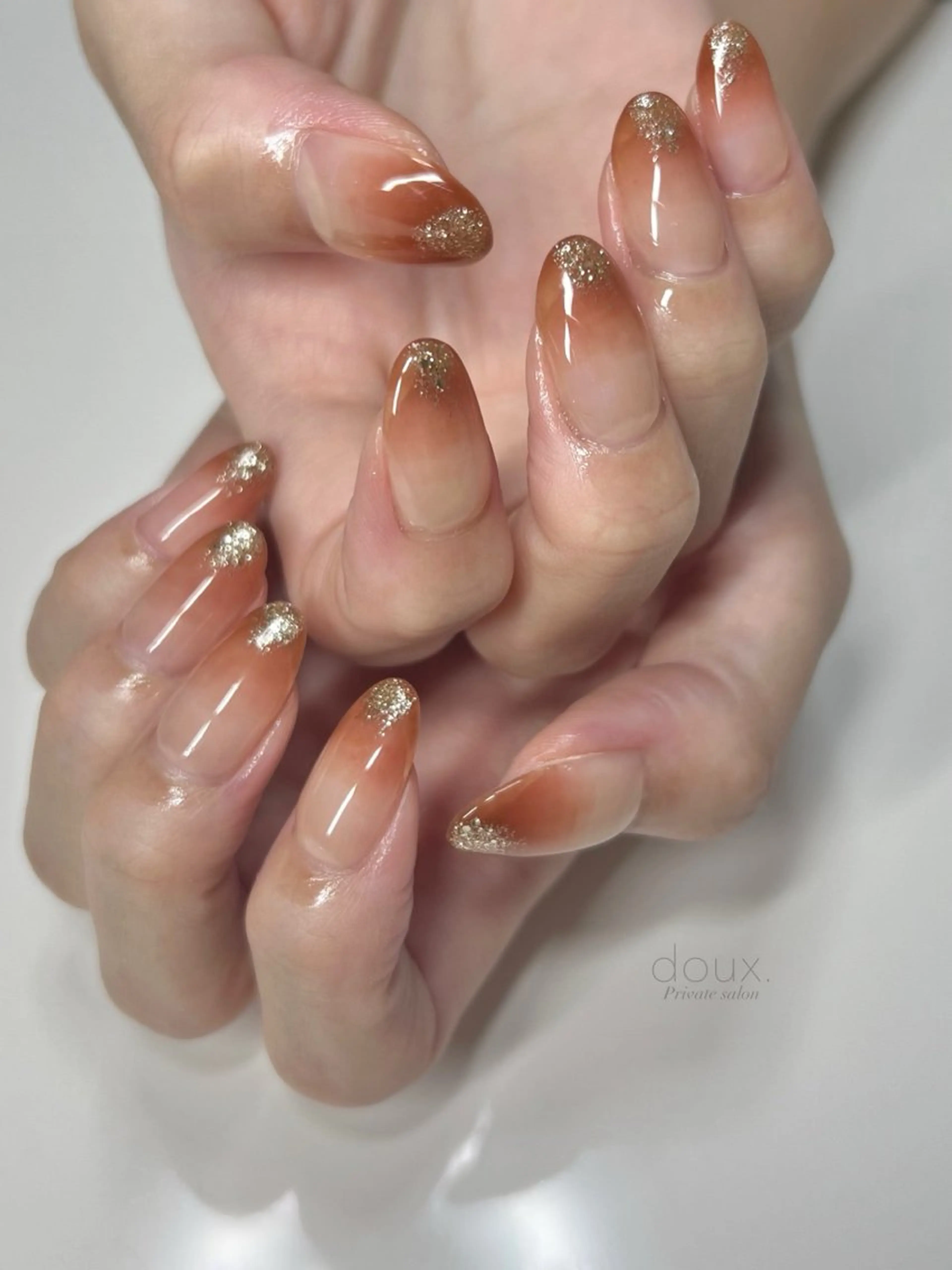 ネイル グラデーション 韓国ネイル ラメ(グリッター) ラメグラデーション ミラーネイル ハンドネイル doux. nailのネイルデザイン