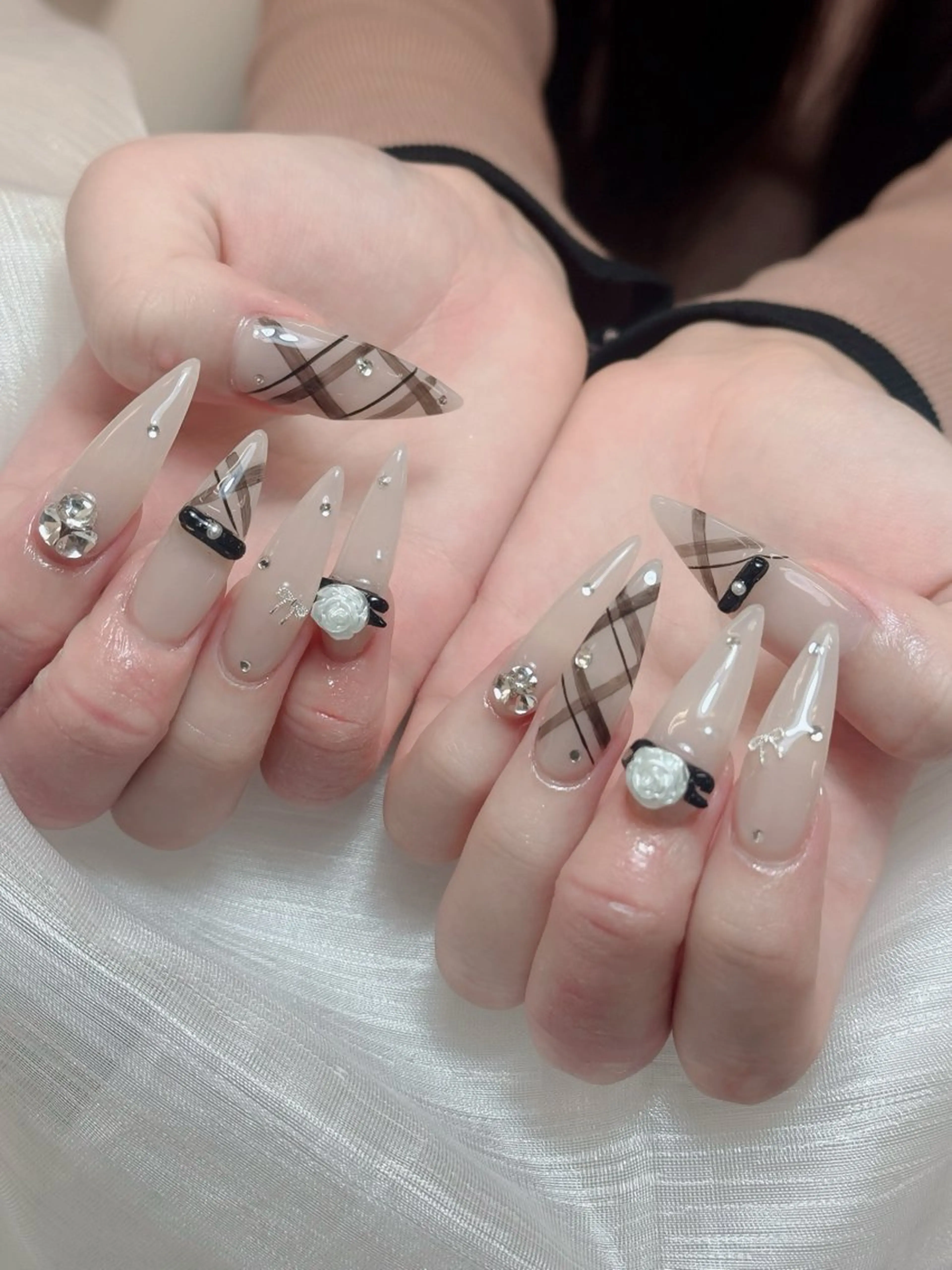 ネイル オーロラネイル チークネイル フットネイル フレンチネイル ハロウィン ハンドネイル Lumi Nail 新大久保3‘のネイルデザイン