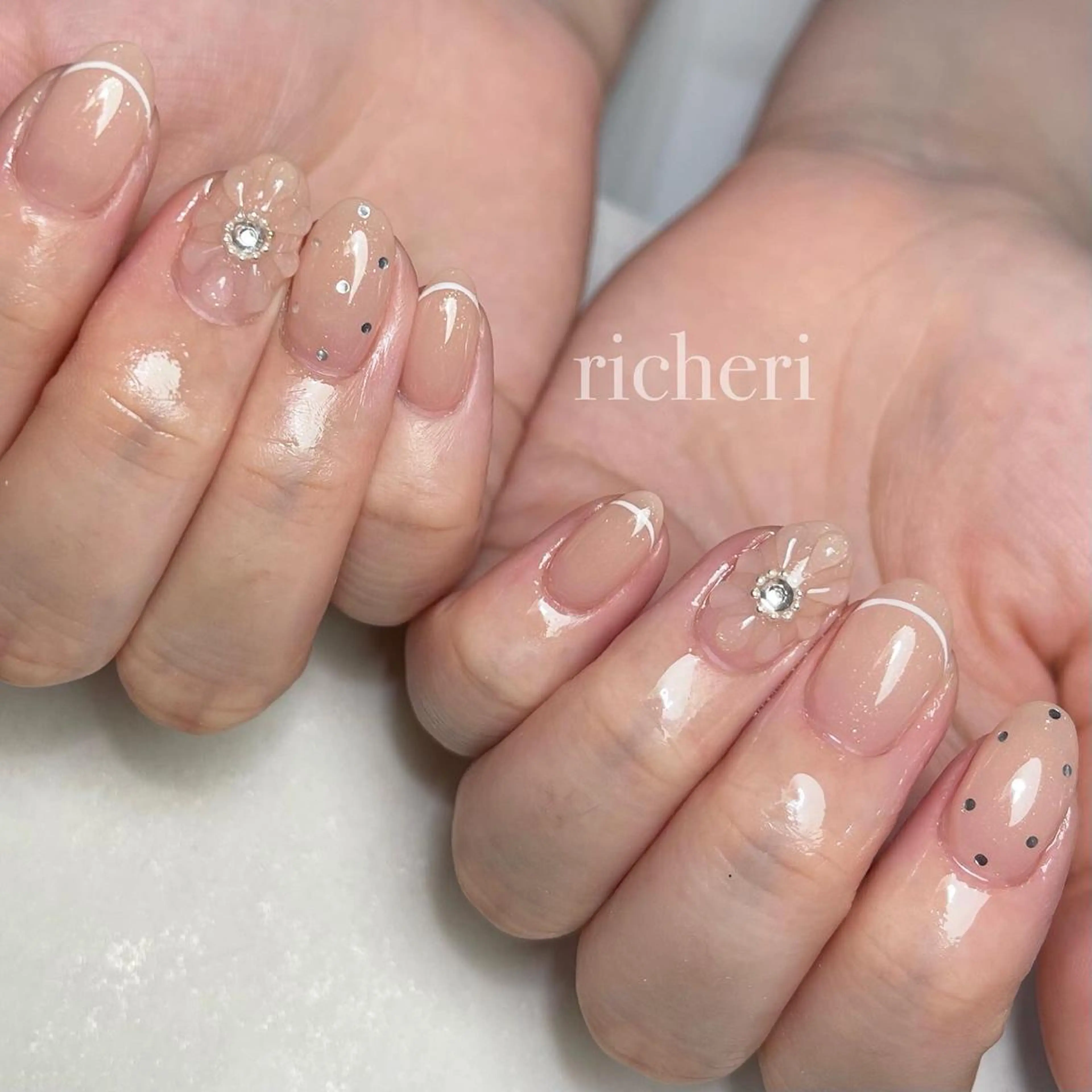 ミディアム ネイル ハンドネイル richeri beautyのエステ・リラクイメージ