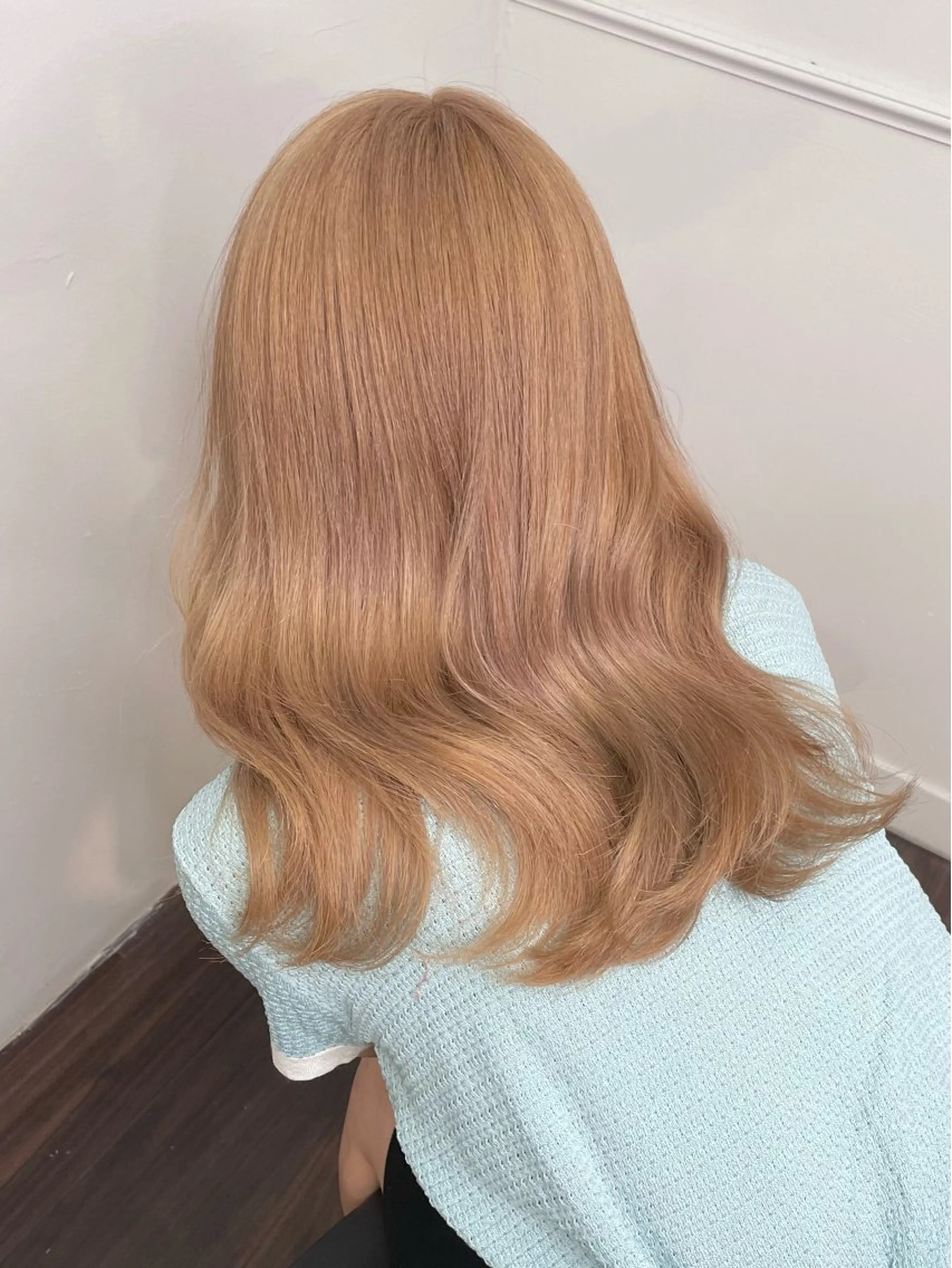 セミロング カラー ヘアアレンジ ベージュカラー ブリーチ ブロンド ブロンドベージュ ダブルカラー maoブリーチ無し 似合わせカラーのヘアスタイル