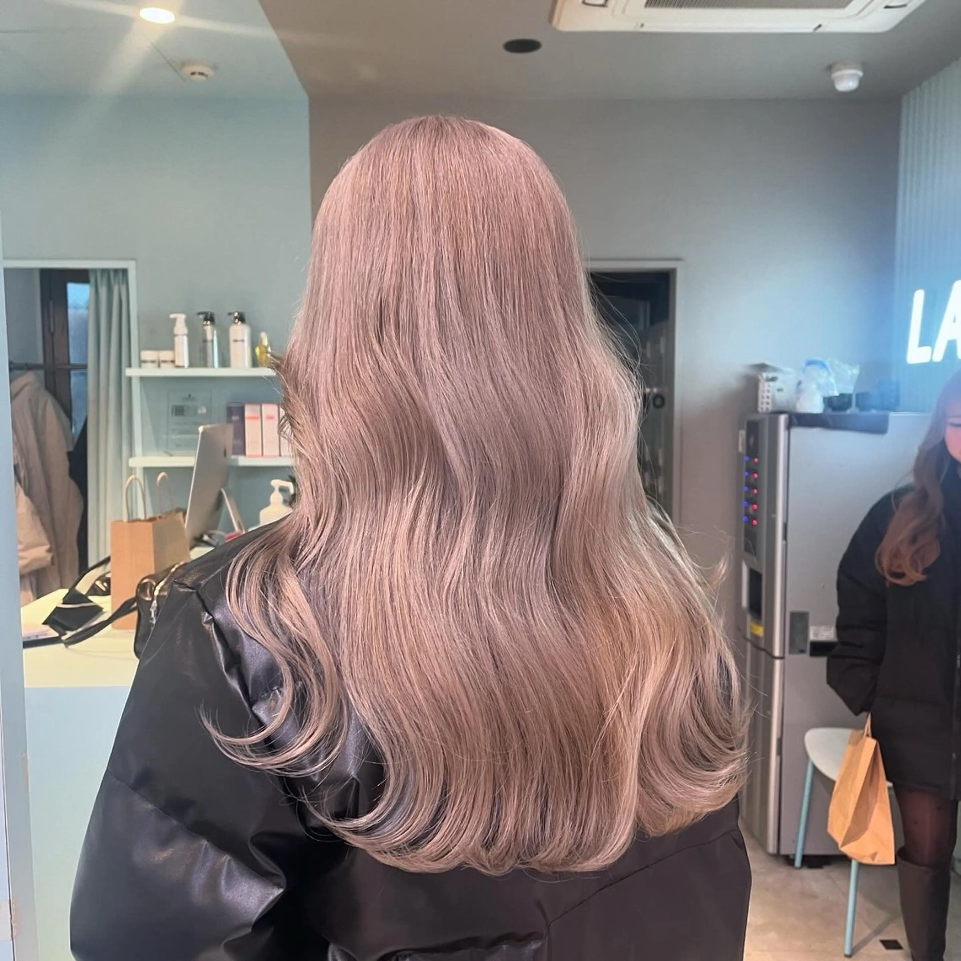 セミロング カラー ヘアカラー トリートメント ブリーチカラー 🩵MIZUKIのヘアスタイル