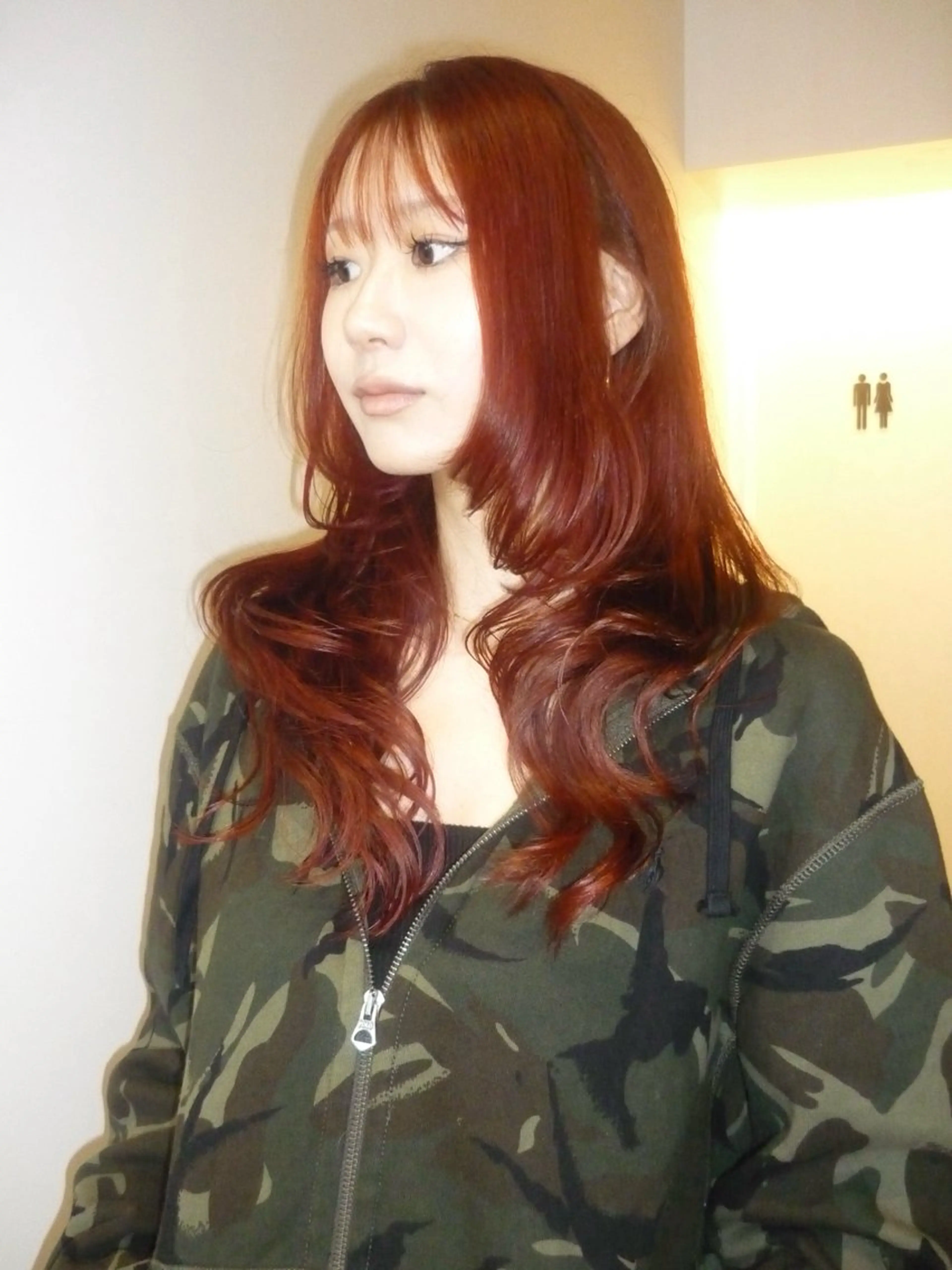 セミロング カラー ヘアカラー 🌟暖色系ハイトーン 🌟AIのヘアスタイル