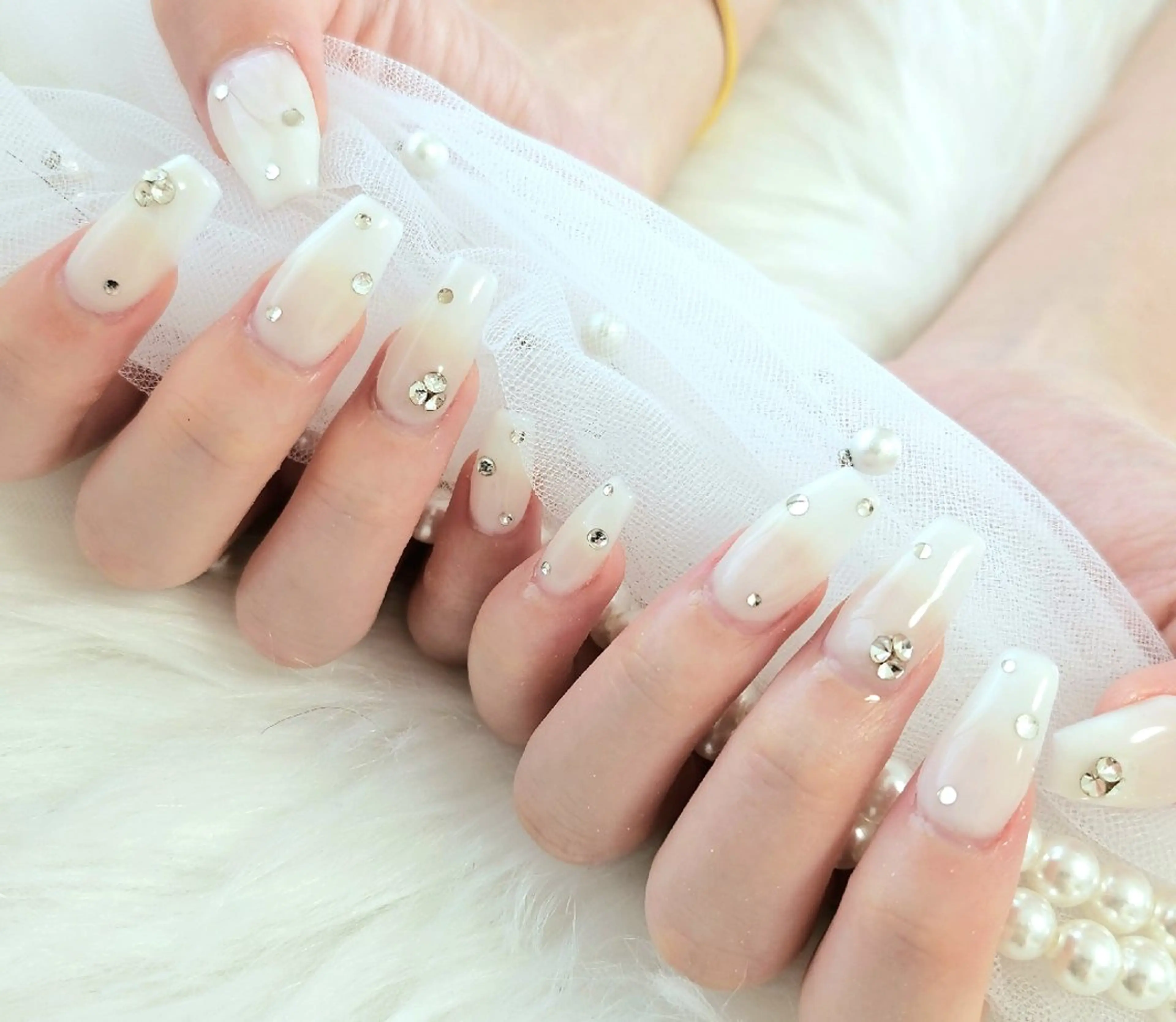 ネイル ストーンネイル ハンドネイル Salon　Lisia所属・Salon Lisiaのネイルデザイン