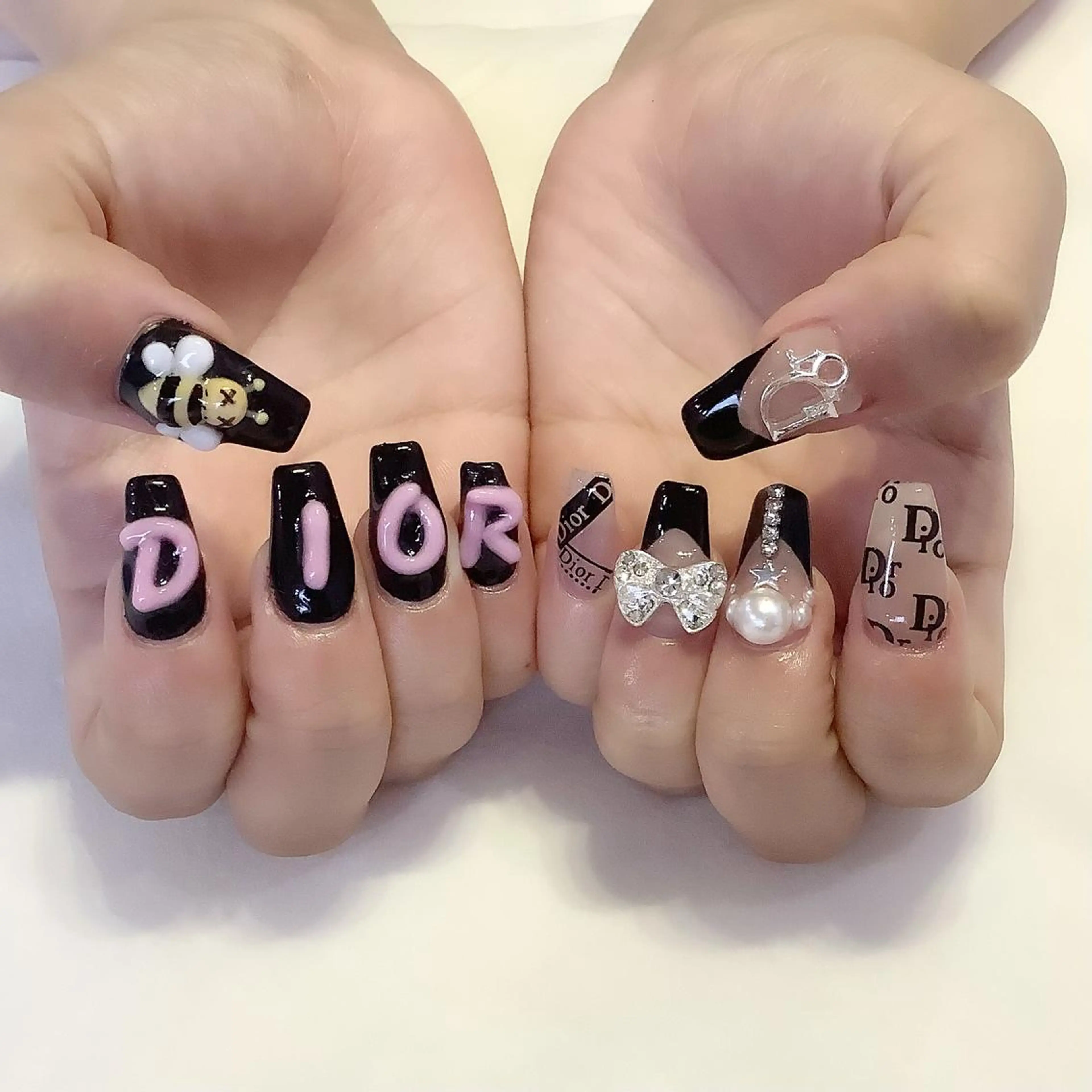 ネイル ハンドネイル 💎🐰 saki. m 🐰💎のネイルデザイン