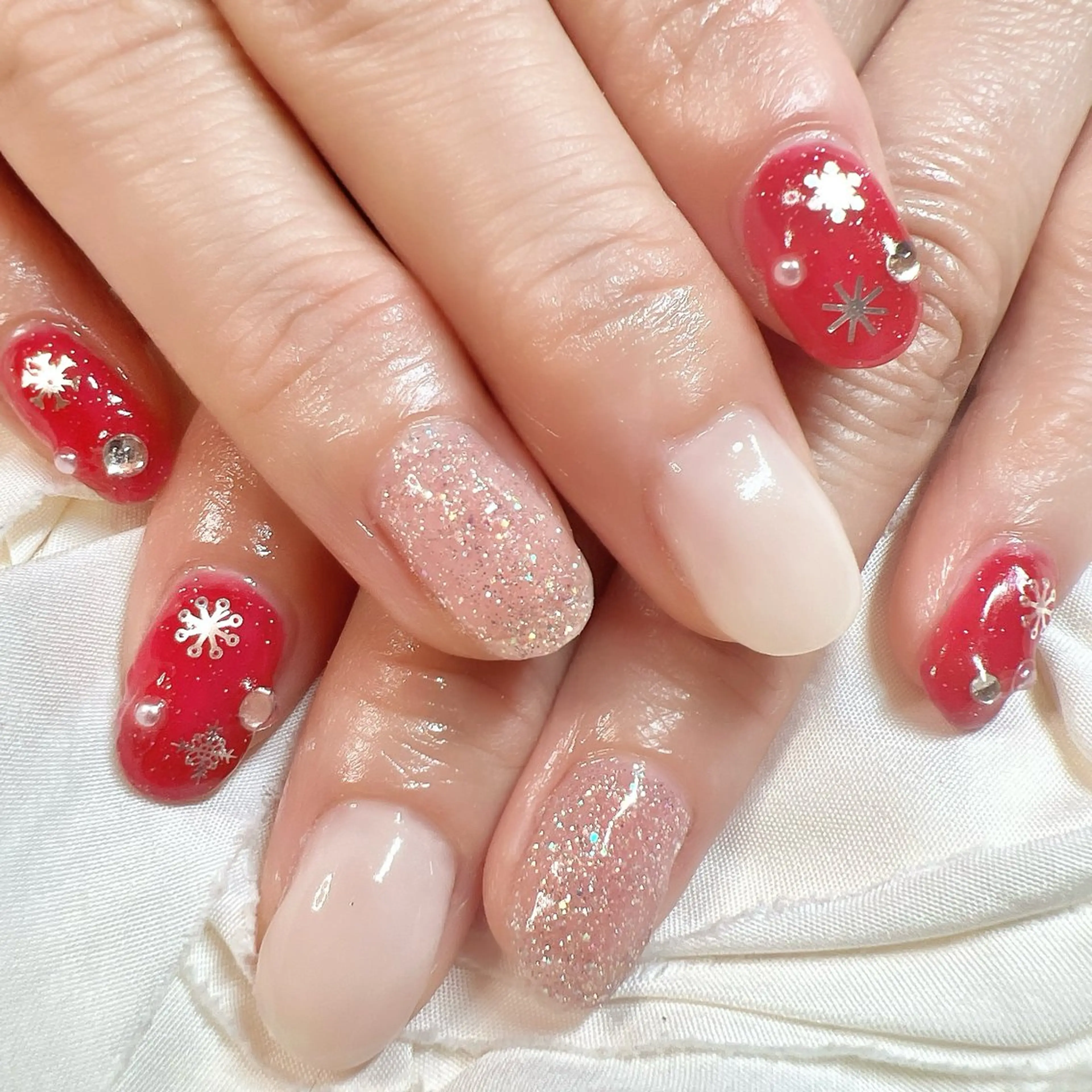 ネイル ハンドネイル キャンアイドレッシー六本木店所属・MIKA／耳ツボ ／マグネットネイルのネイルデザイン