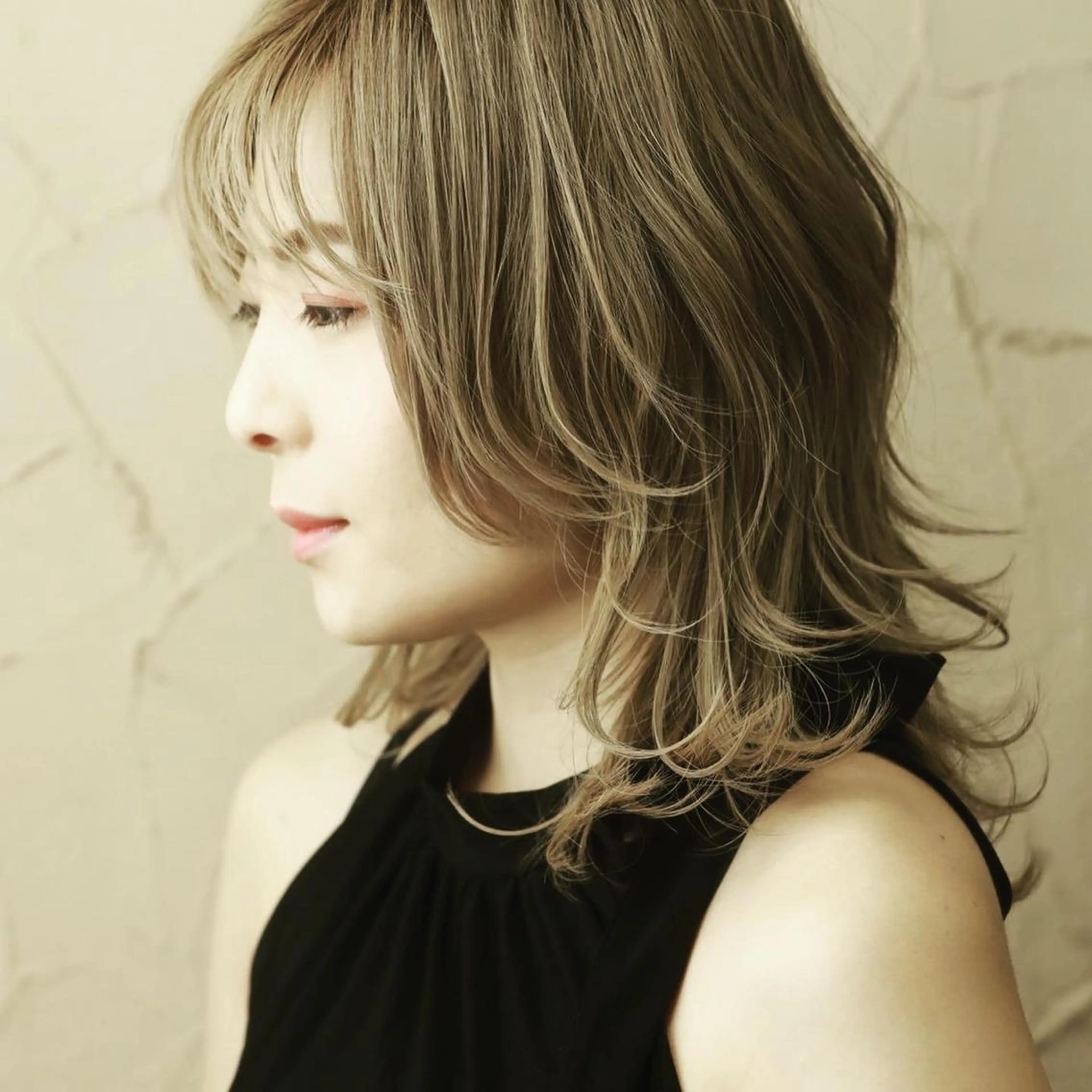 ミディアム カラー ベージュカラー ミルクティーベージュ ウルフカット スローエイジング/ ダメージレス鈴木慎一のヘアスタイル